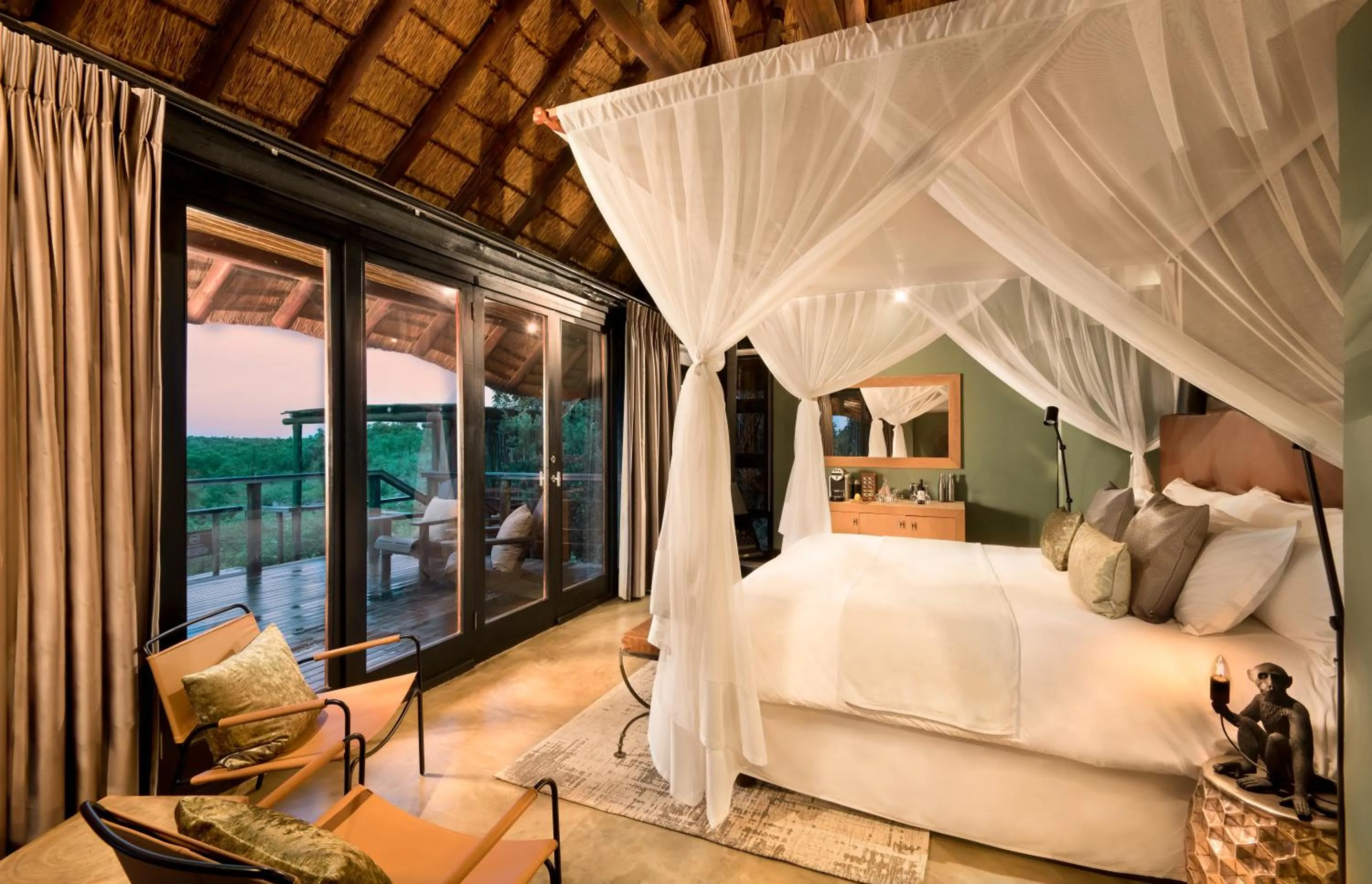 Bed in MHONDORO SAFARI LODGE & VILLA