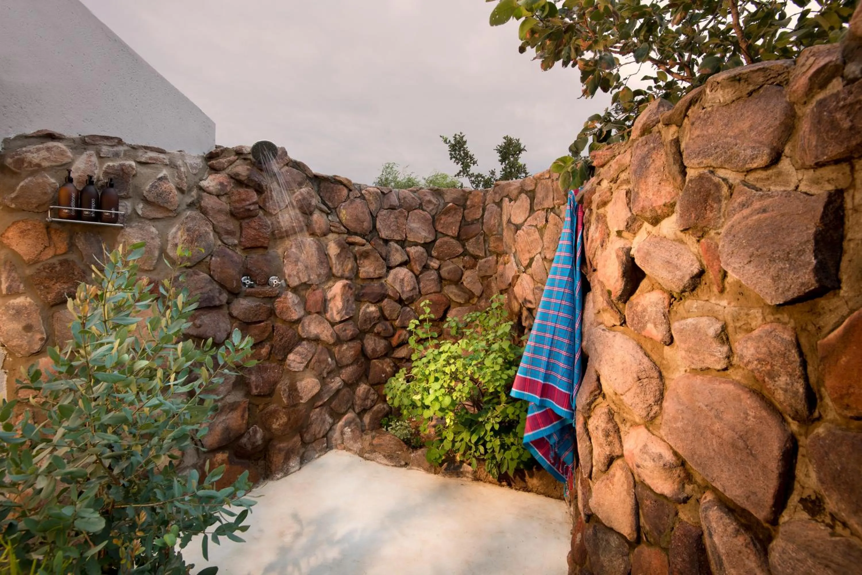 Shower in MHONDORO SAFARI LODGE & VILLA