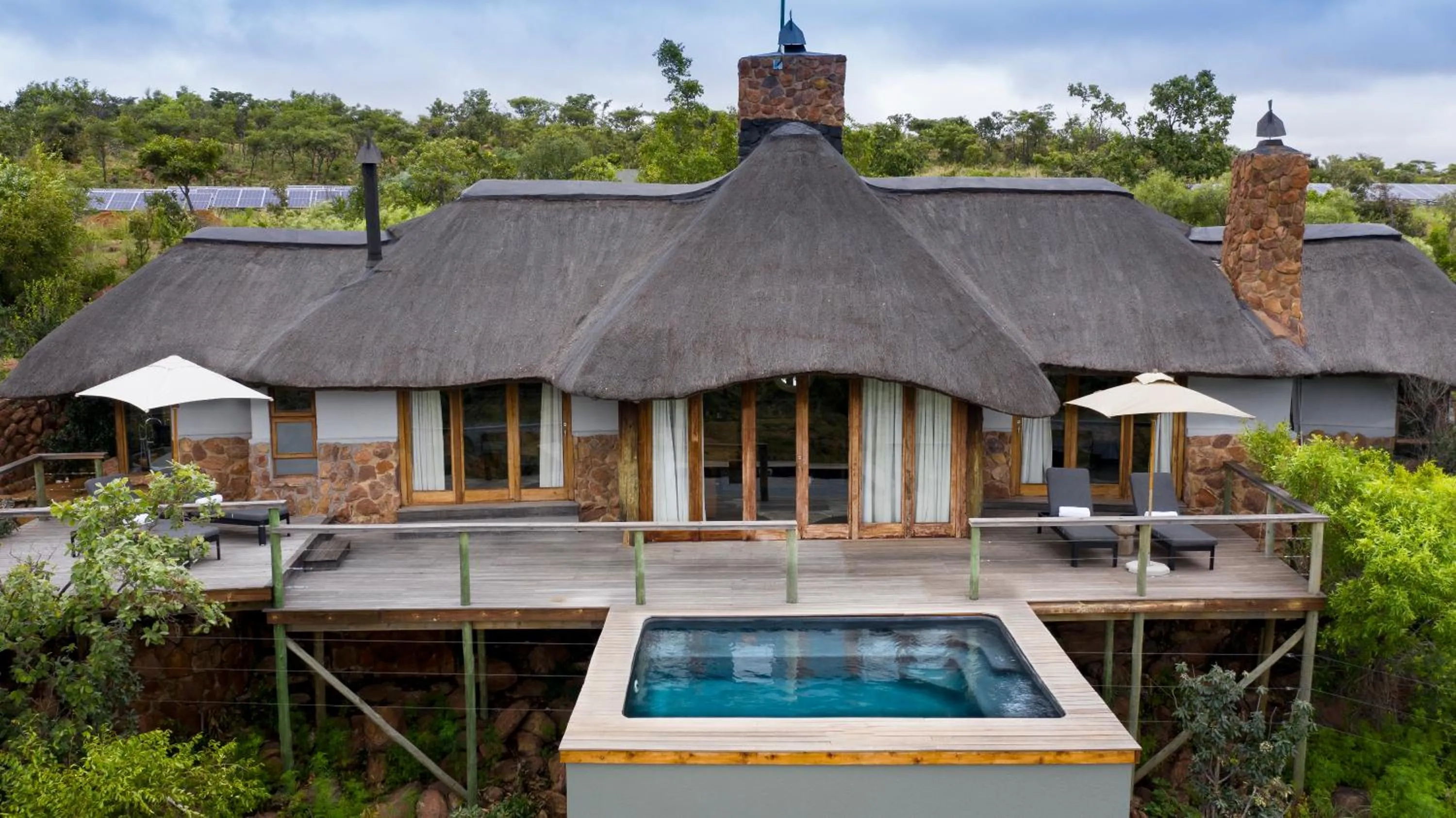 Property building in MHONDORO SAFARI LODGE & VILLA
