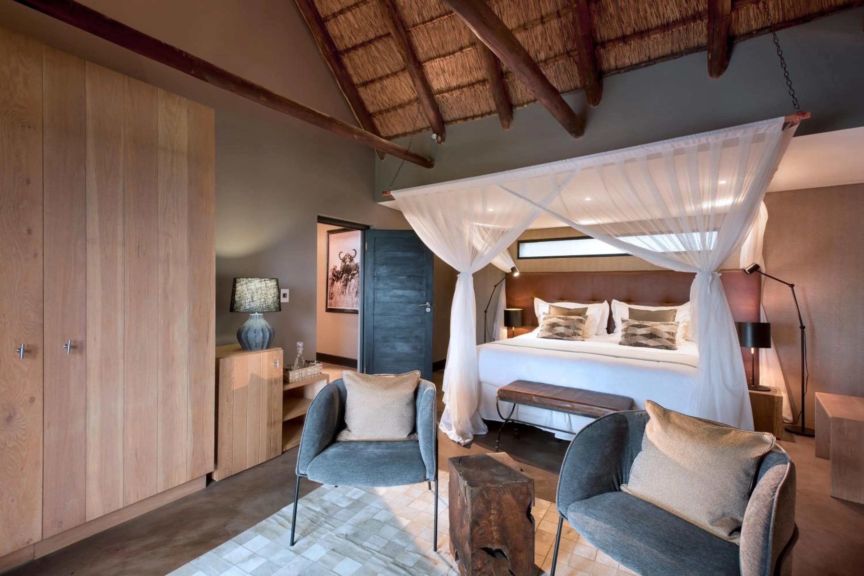 Bed in MHONDORO SAFARI LODGE & VILLA