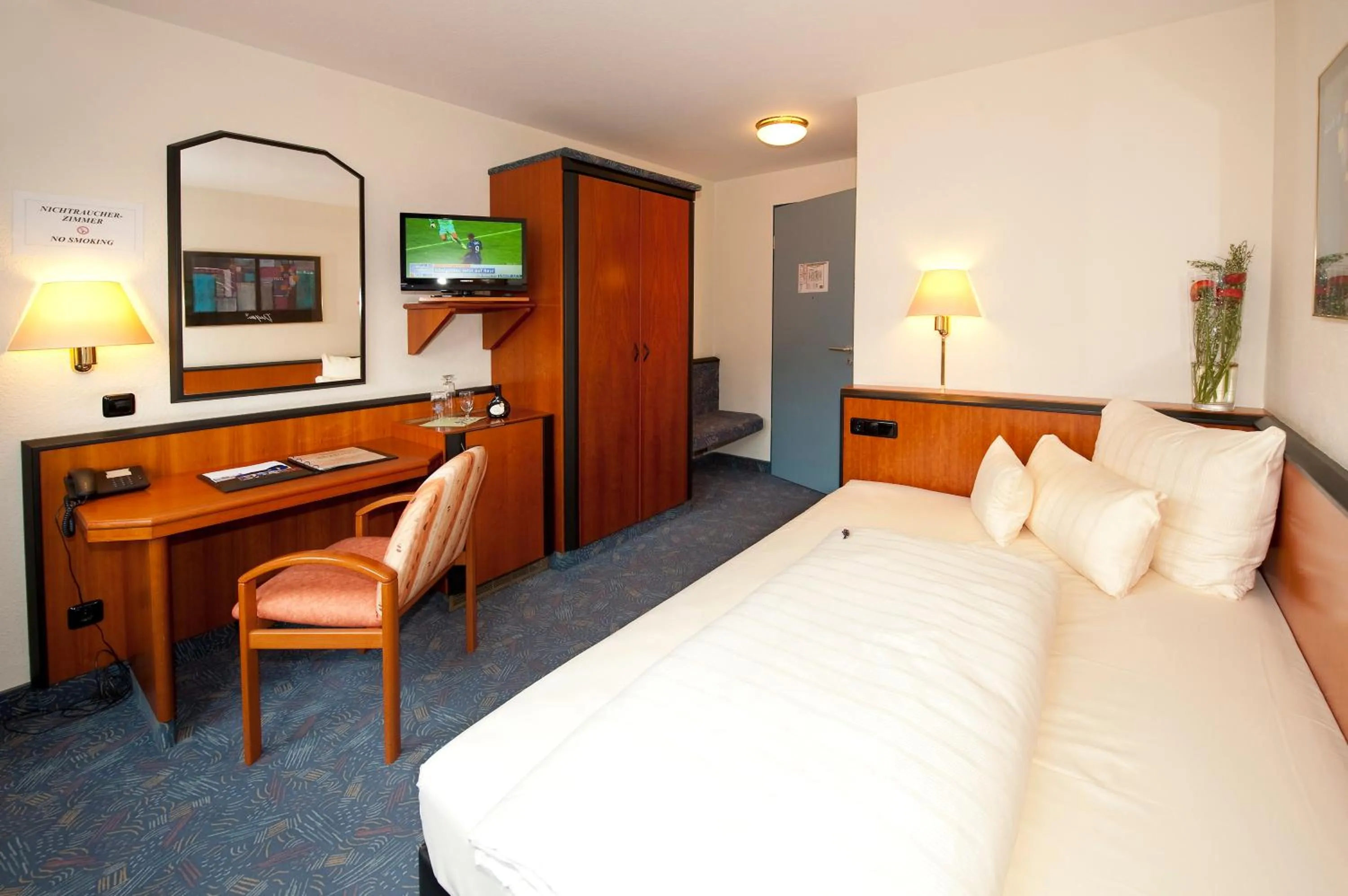 Photo of the whole room, Bed in Advantage Appartements Hotel