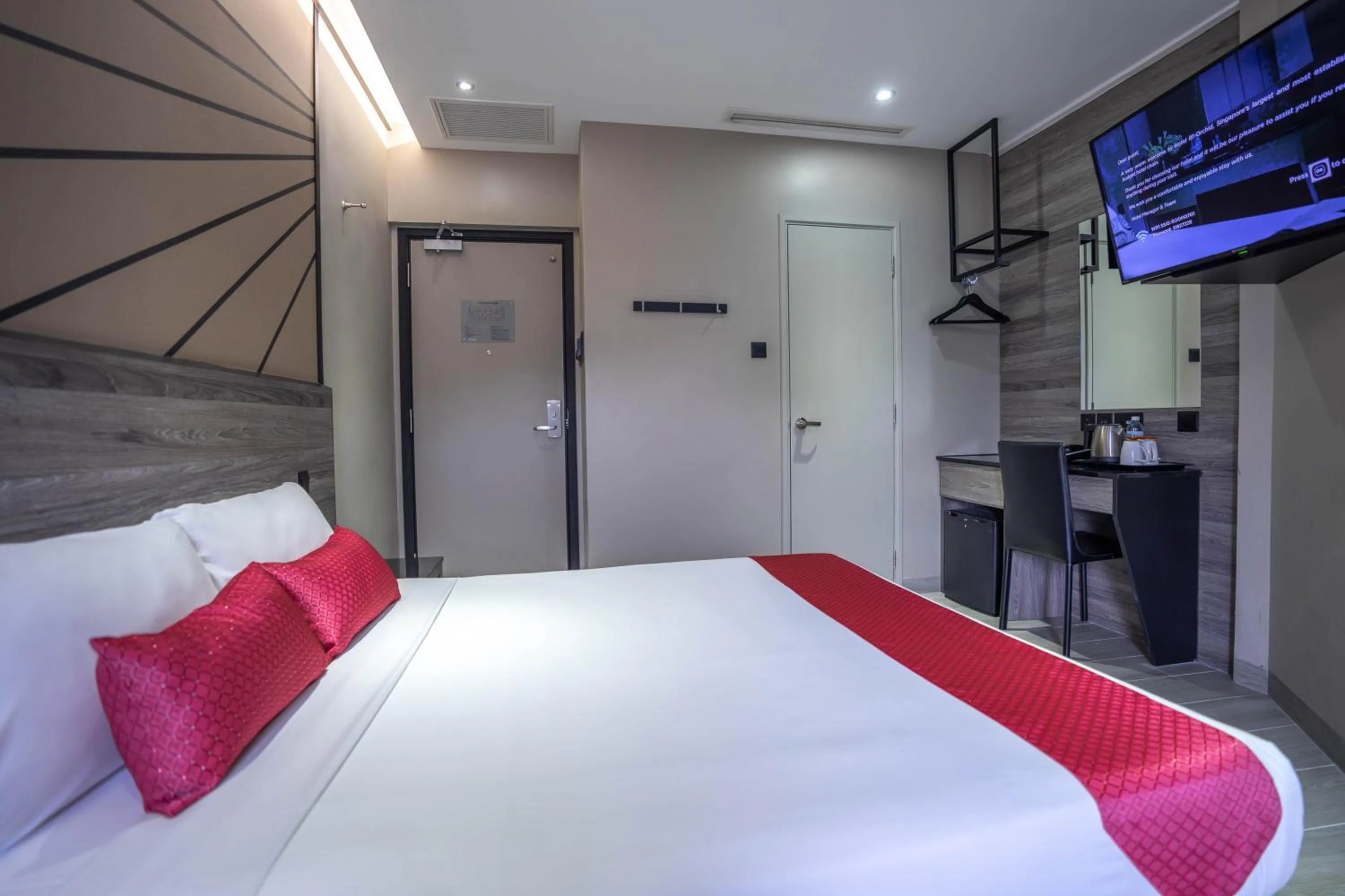 Guests, Bed in Hotel 81 Orchid