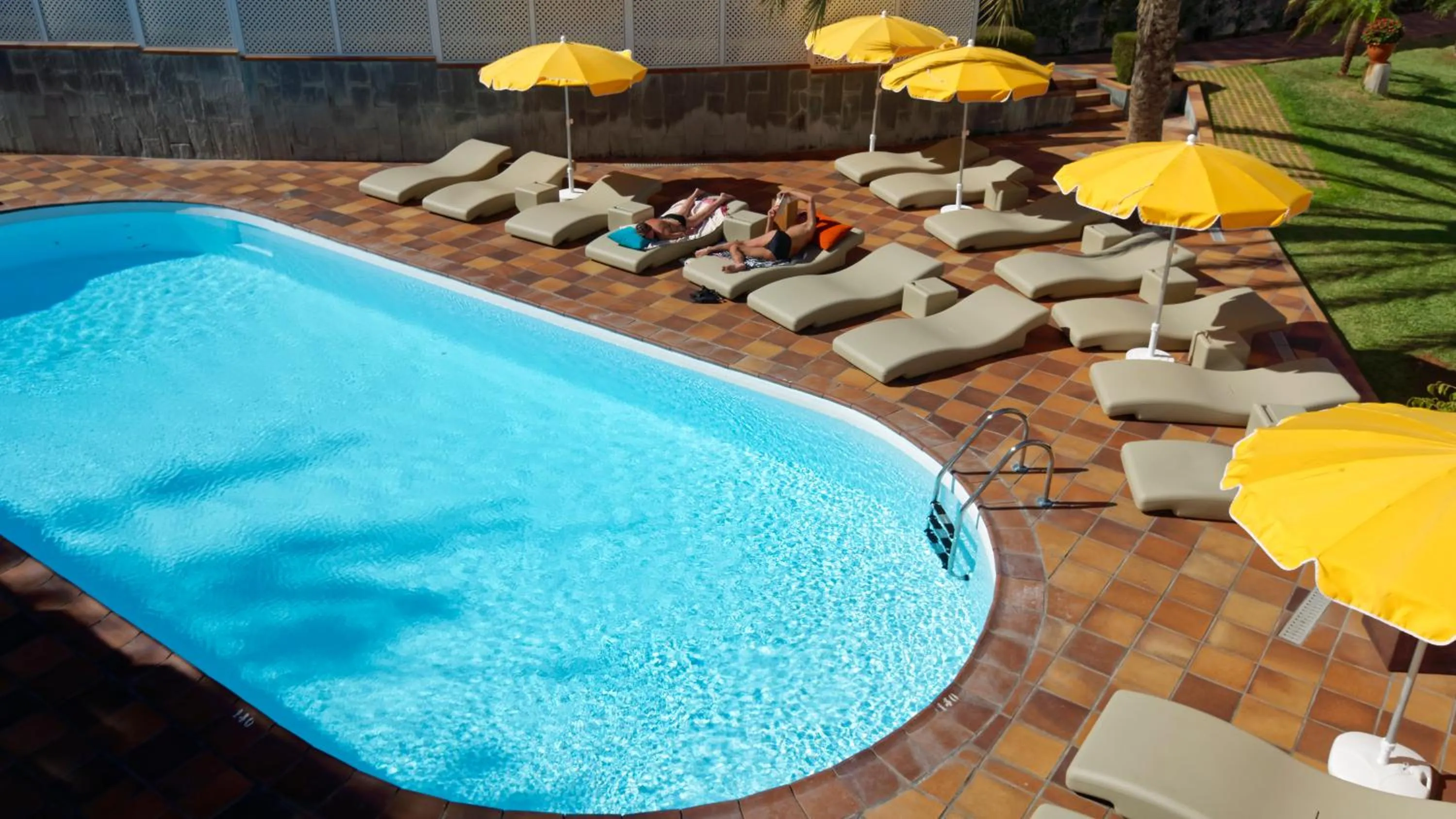 Garden in Jacarandas Beach