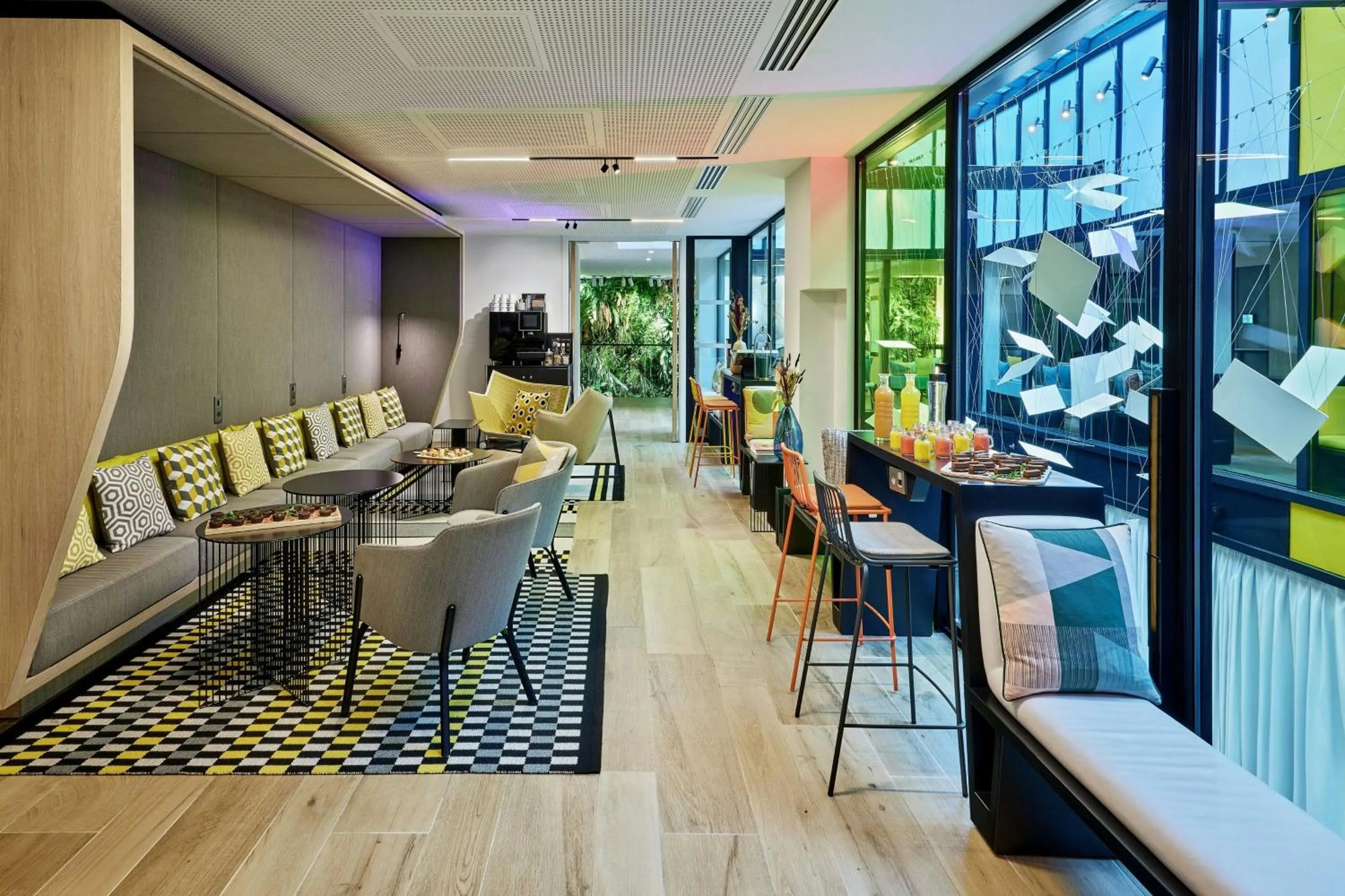 Restaurant/places to eat in Courtyard by Marriott Paris Gare de Lyon