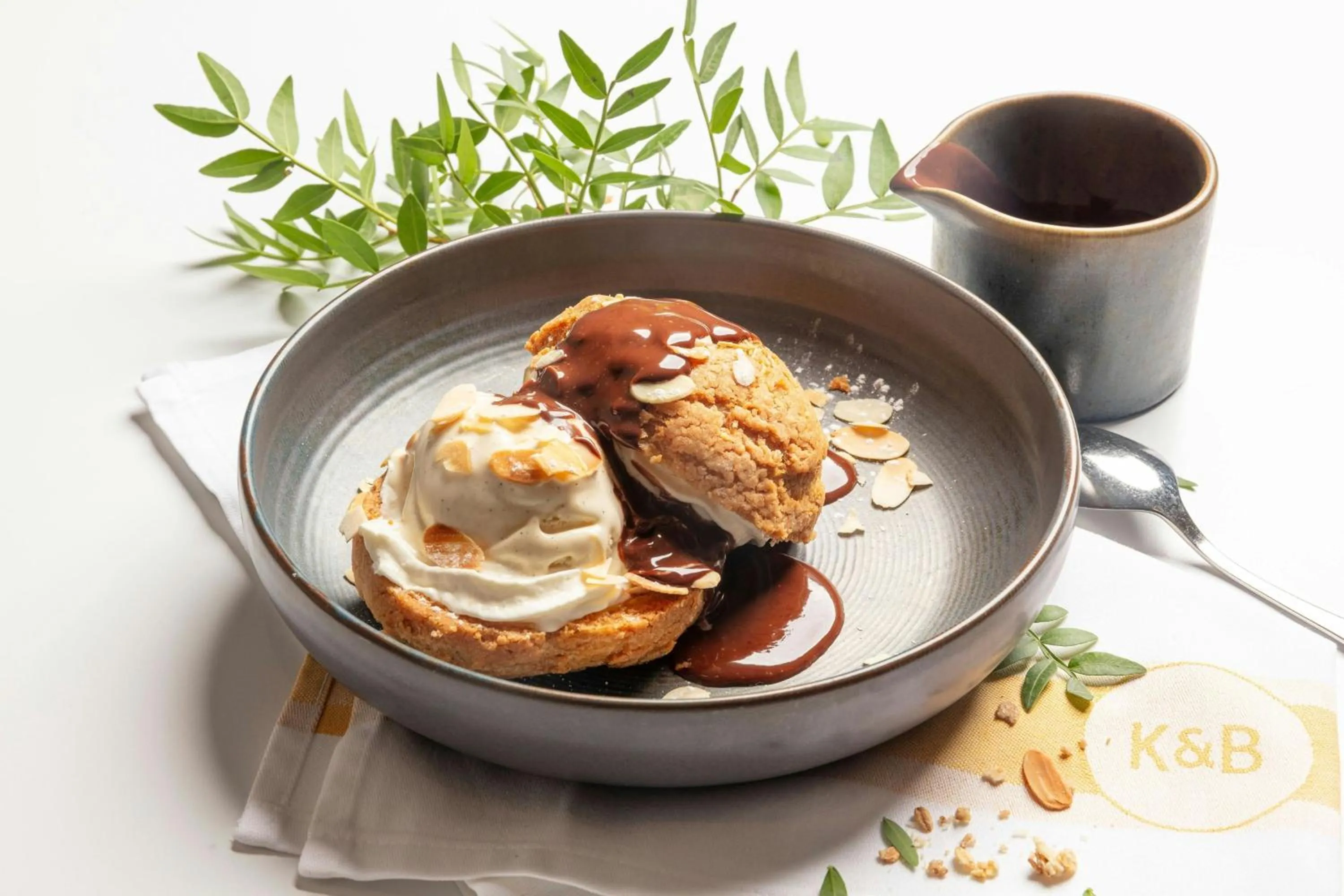 Restaurant/places to eat in Courtyard by Marriott Paris Gare de Lyon