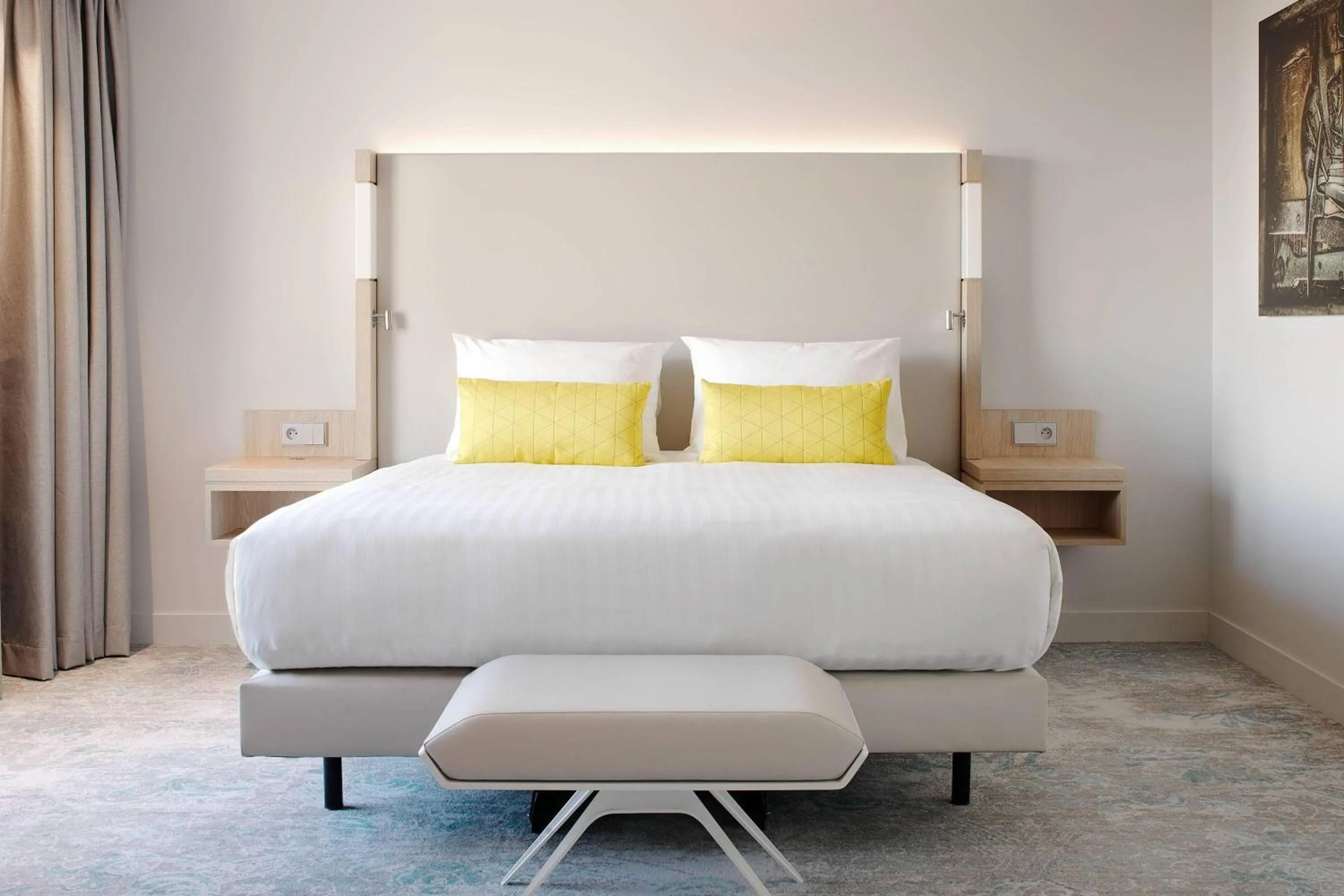 Photo of the whole room, Bed in Courtyard by Marriott Paris Gare de Lyon