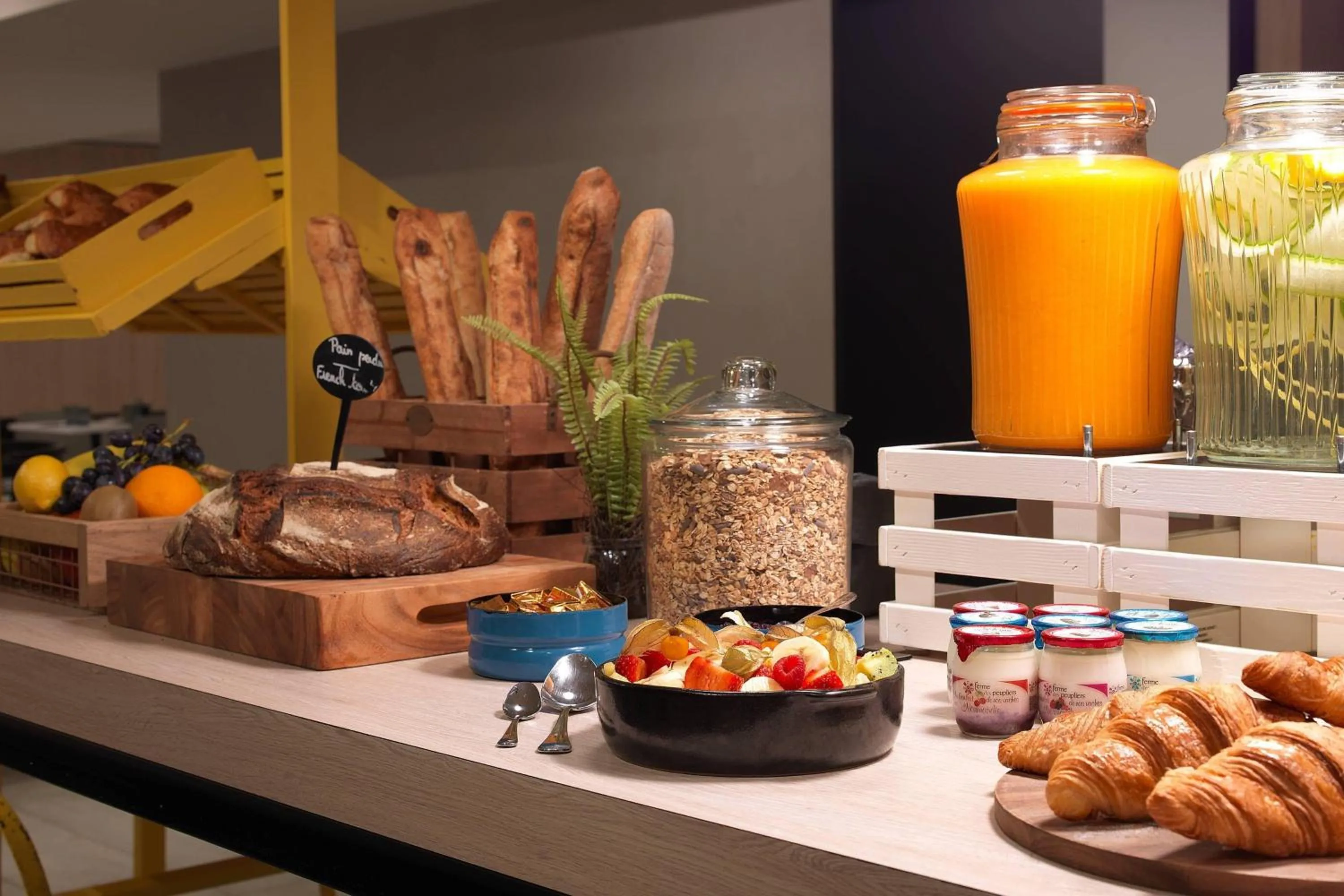 Breakfast in Courtyard by Marriott Paris Gare de Lyon