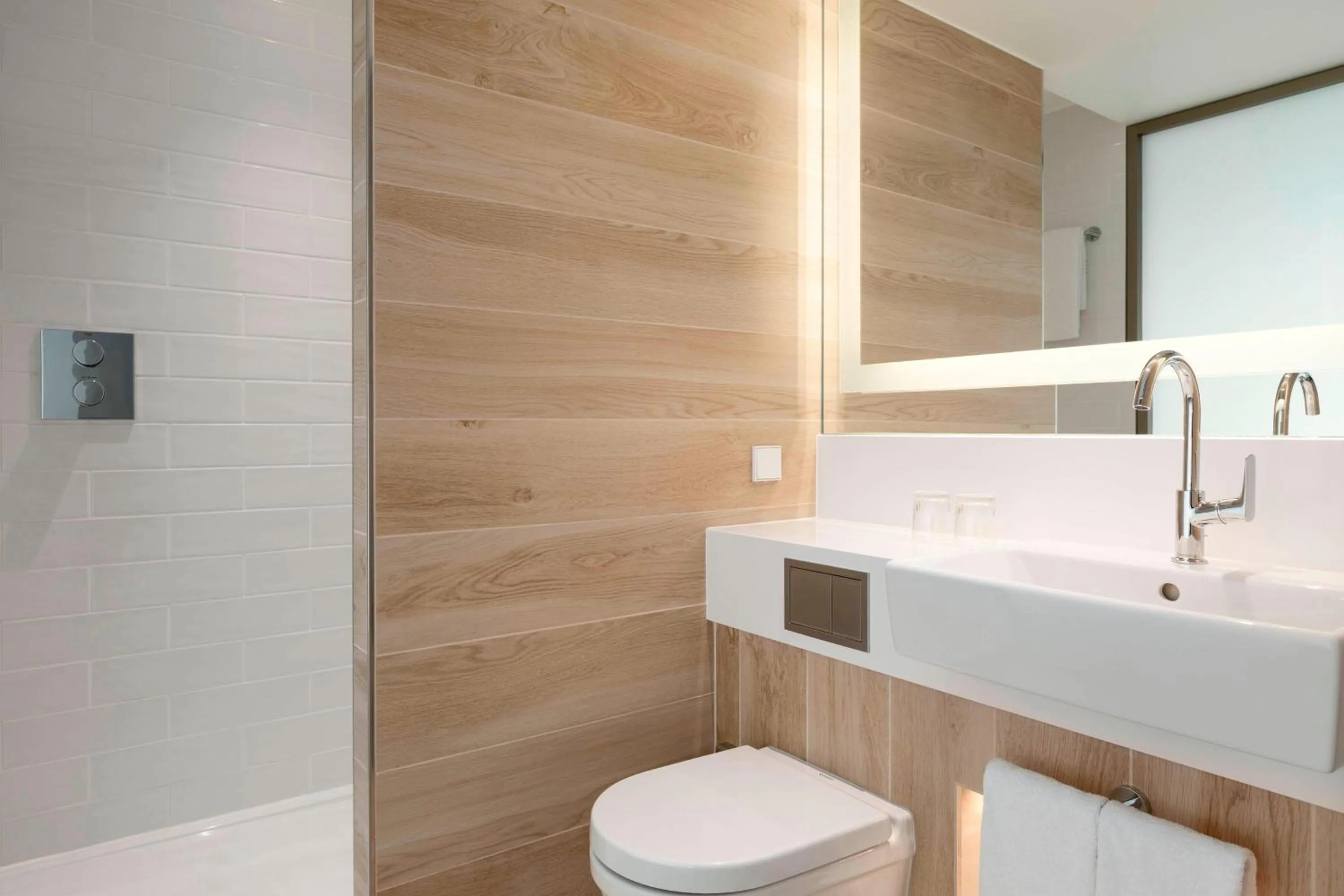 Bathroom in Courtyard by Marriott Paris Gare de Lyon