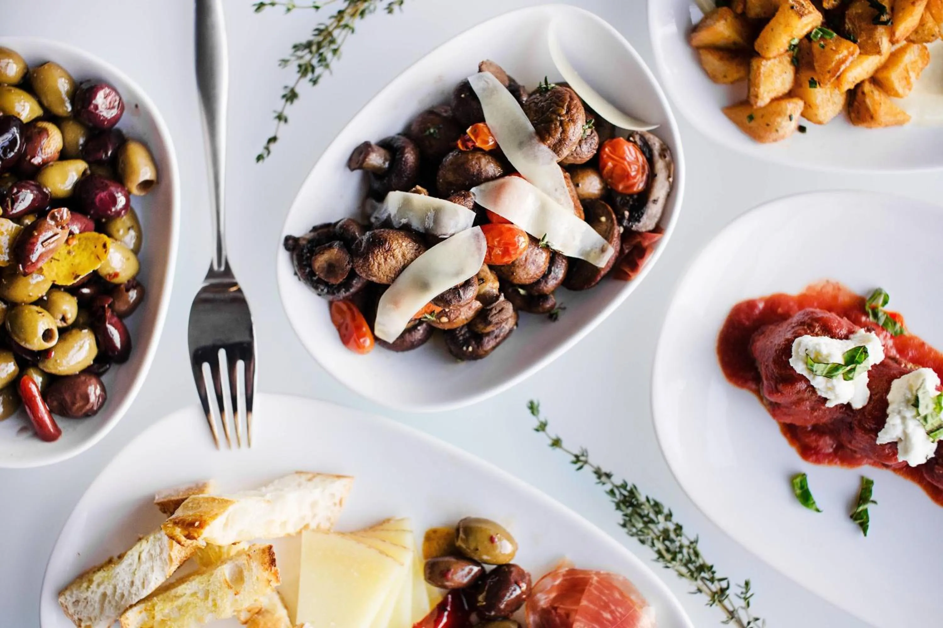 Lounge or bar in AC Hotel by Marriott Pittsburgh Downtown