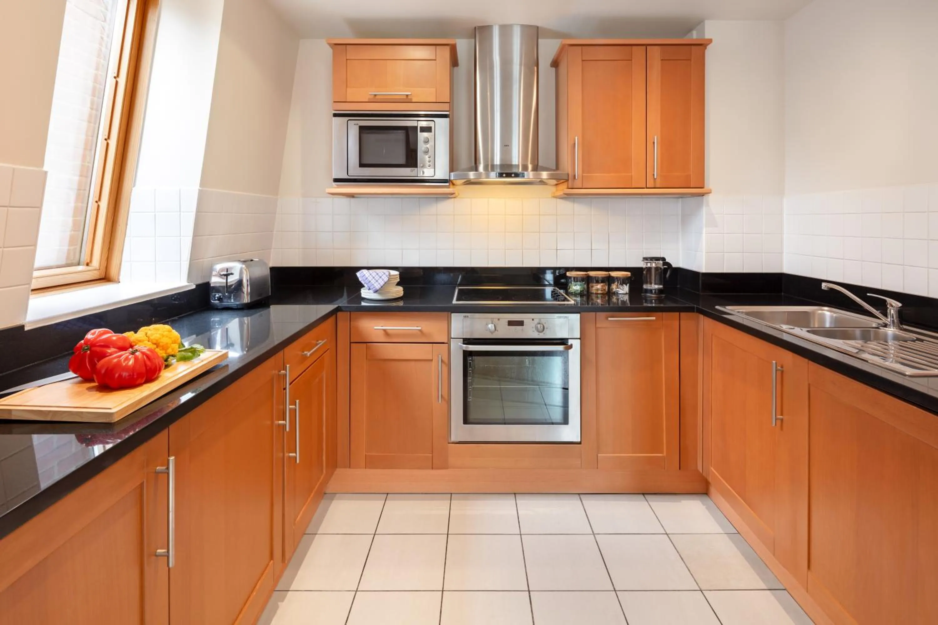 Kitchen or kitchenette in Marlin Apartments London City - Queen Street