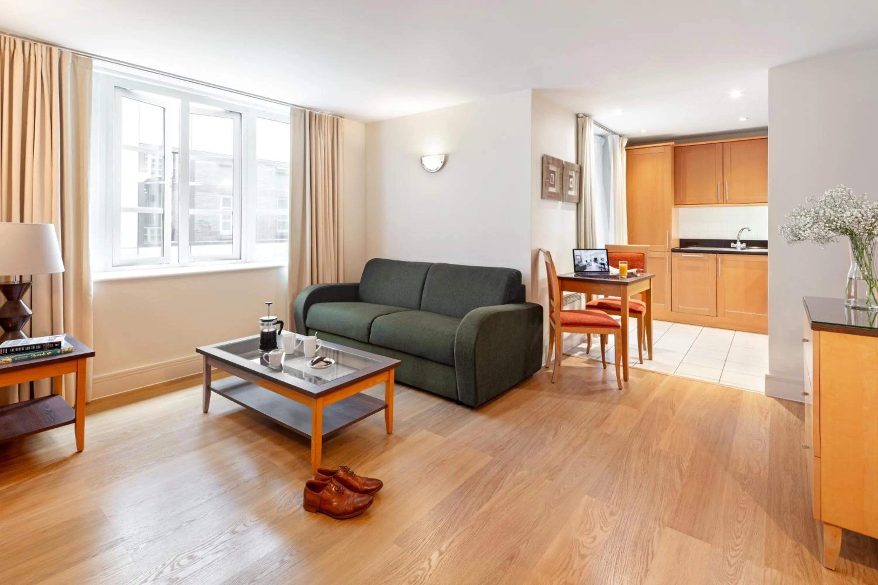 Living room in Marlin Apartments London City - Queen Street