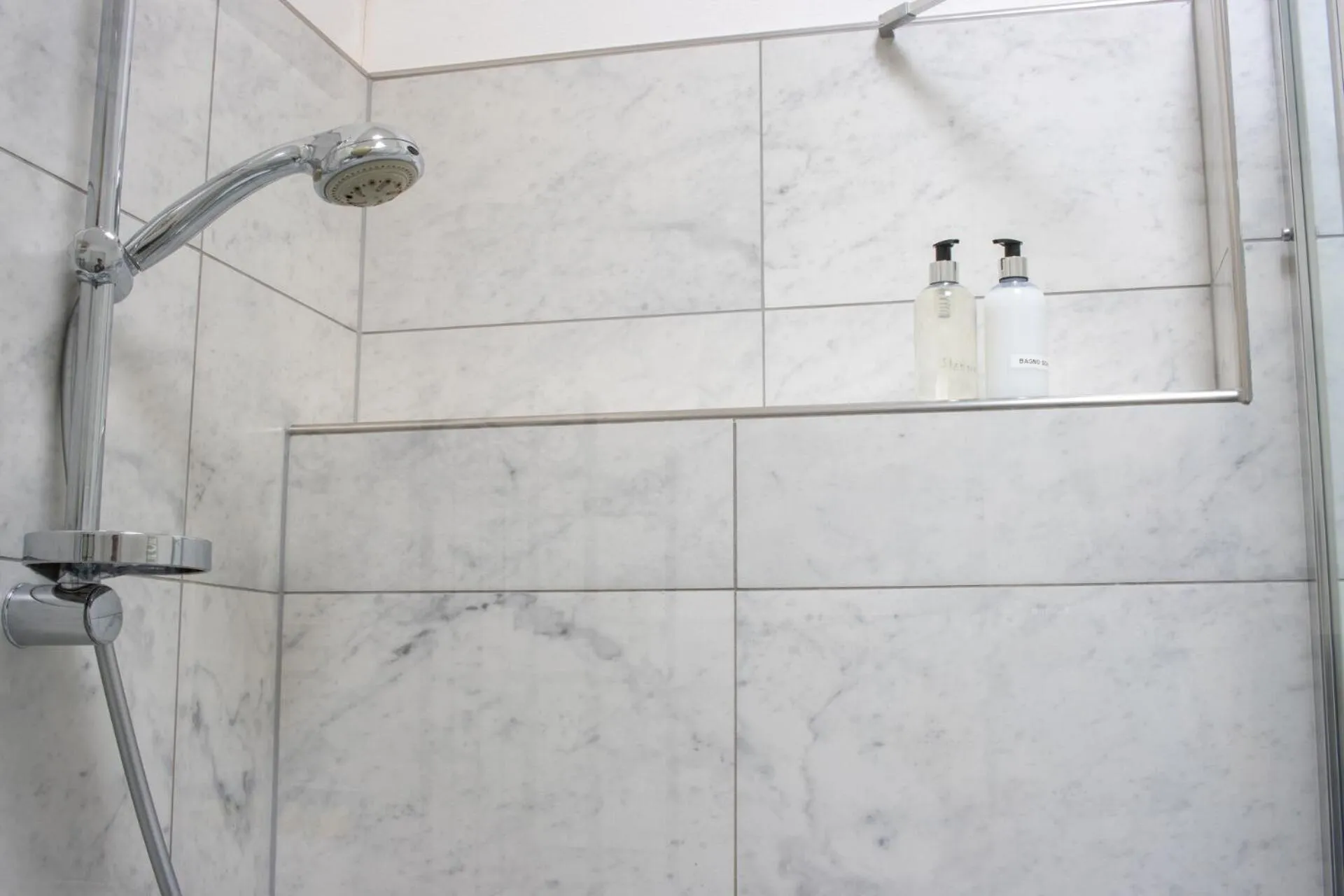 Shower in R&B Giardino 34