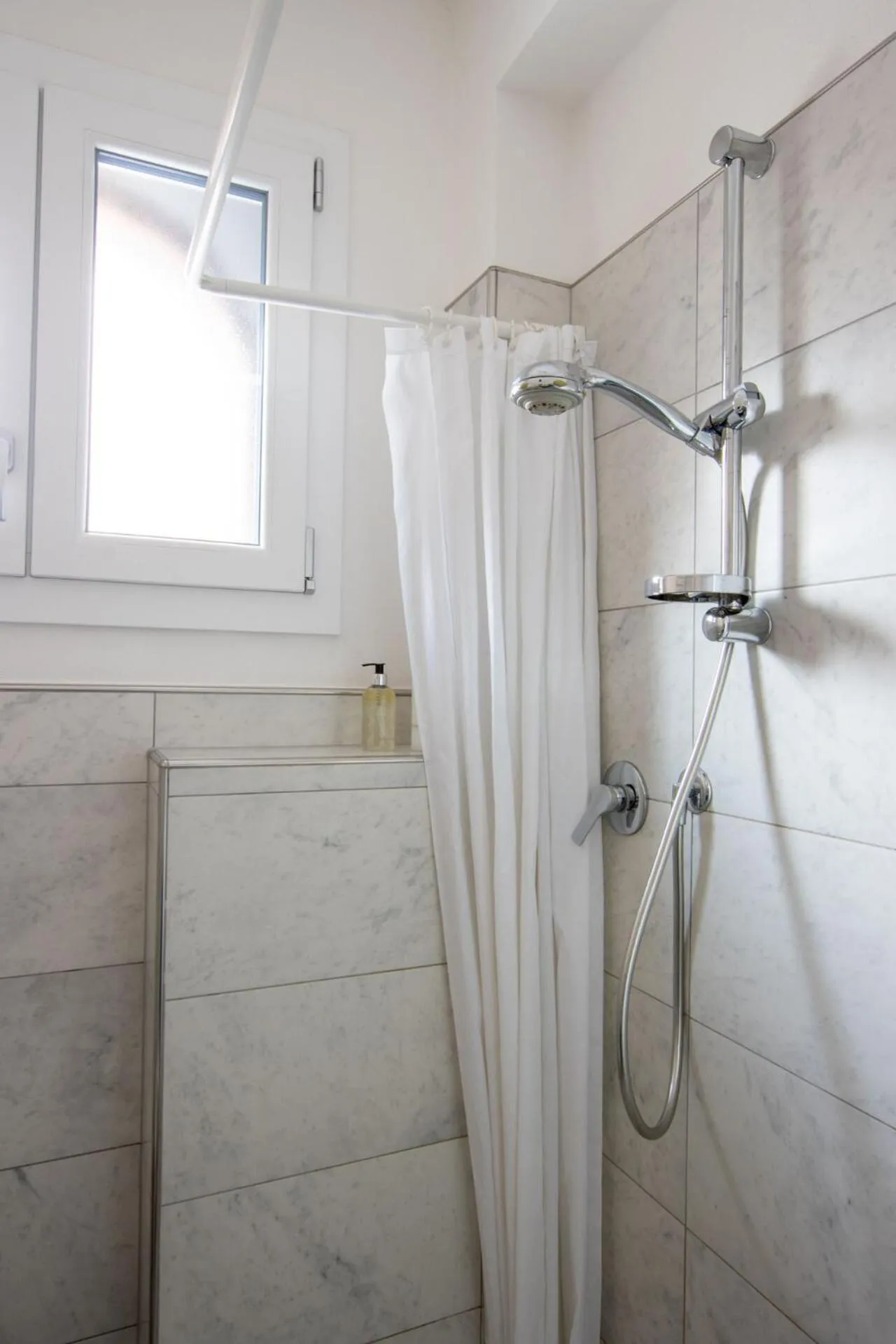 Shower in R&B Giardino 34