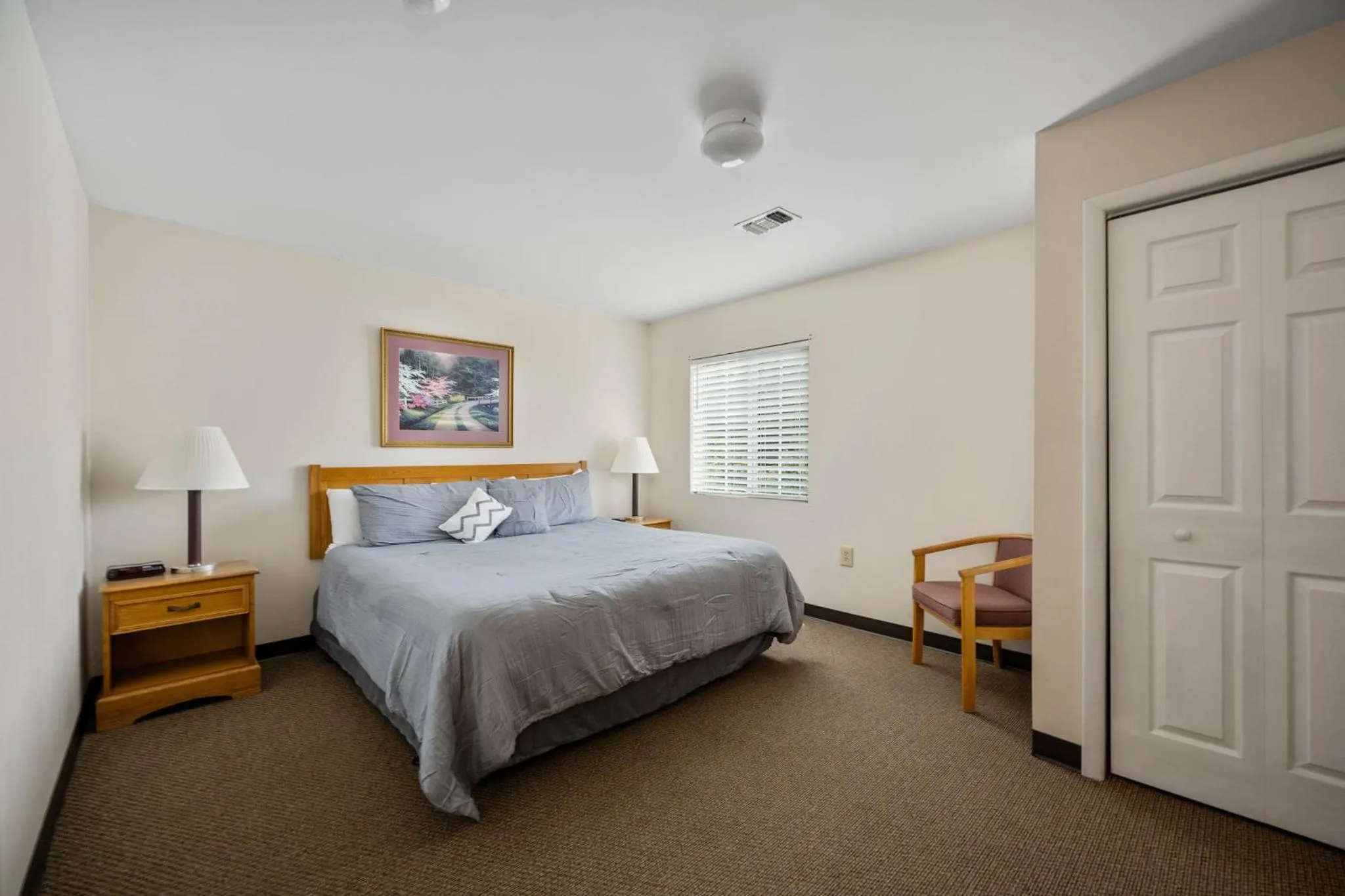 Bedroom, Bed in Affordable Suites Conover / Hickory