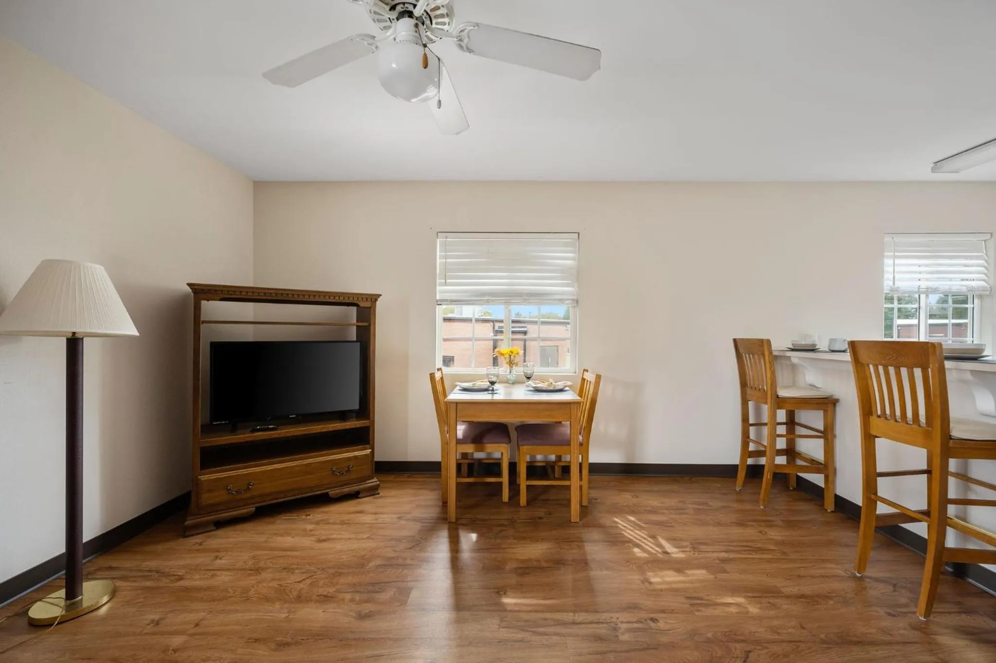Dining area in Affordable Suites Conover / Hickory