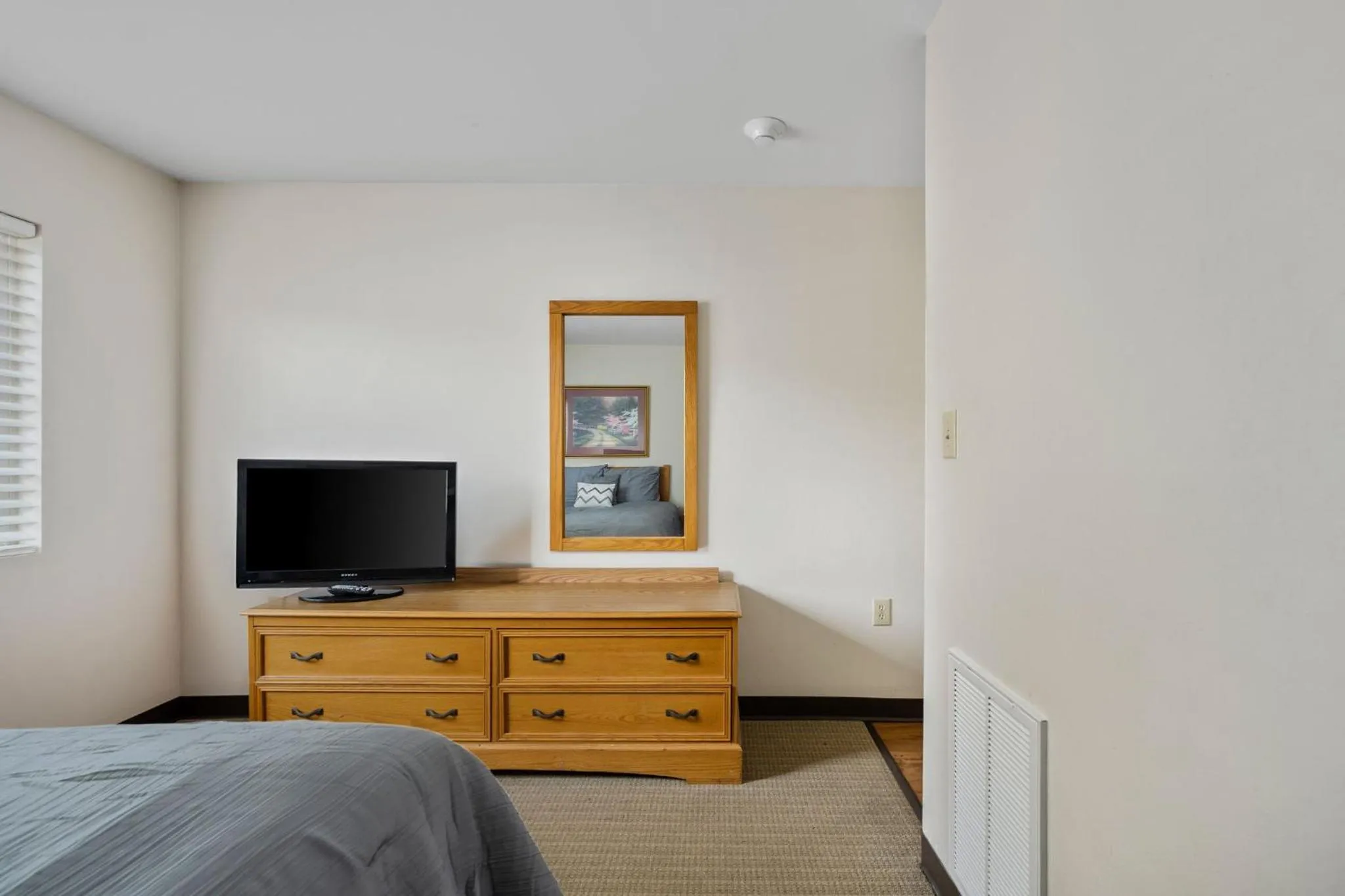 Bedroom, Bed in Affordable Suites Conover / Hickory