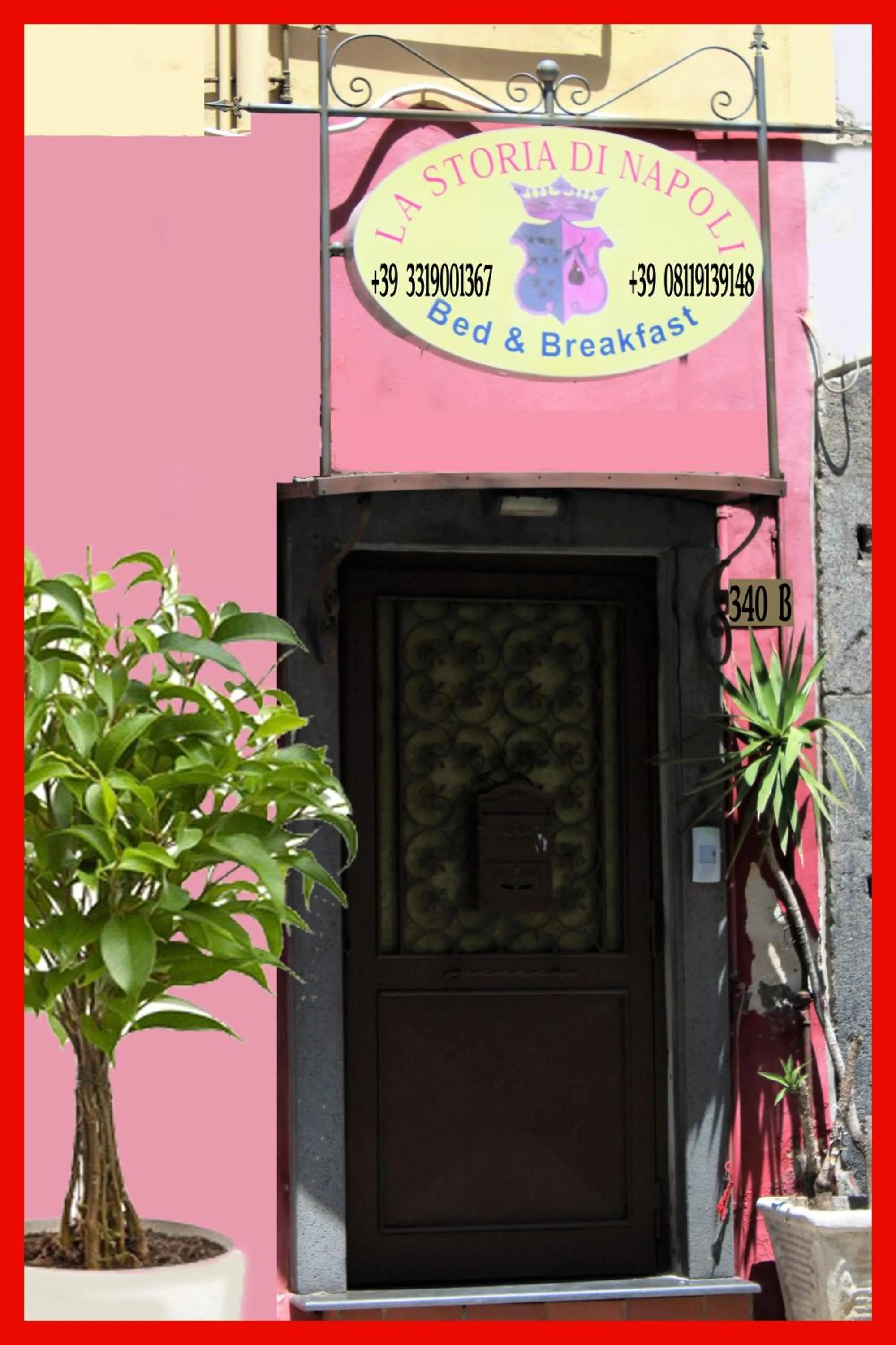 Facade/entrance in B&B La Storia Di Napoli