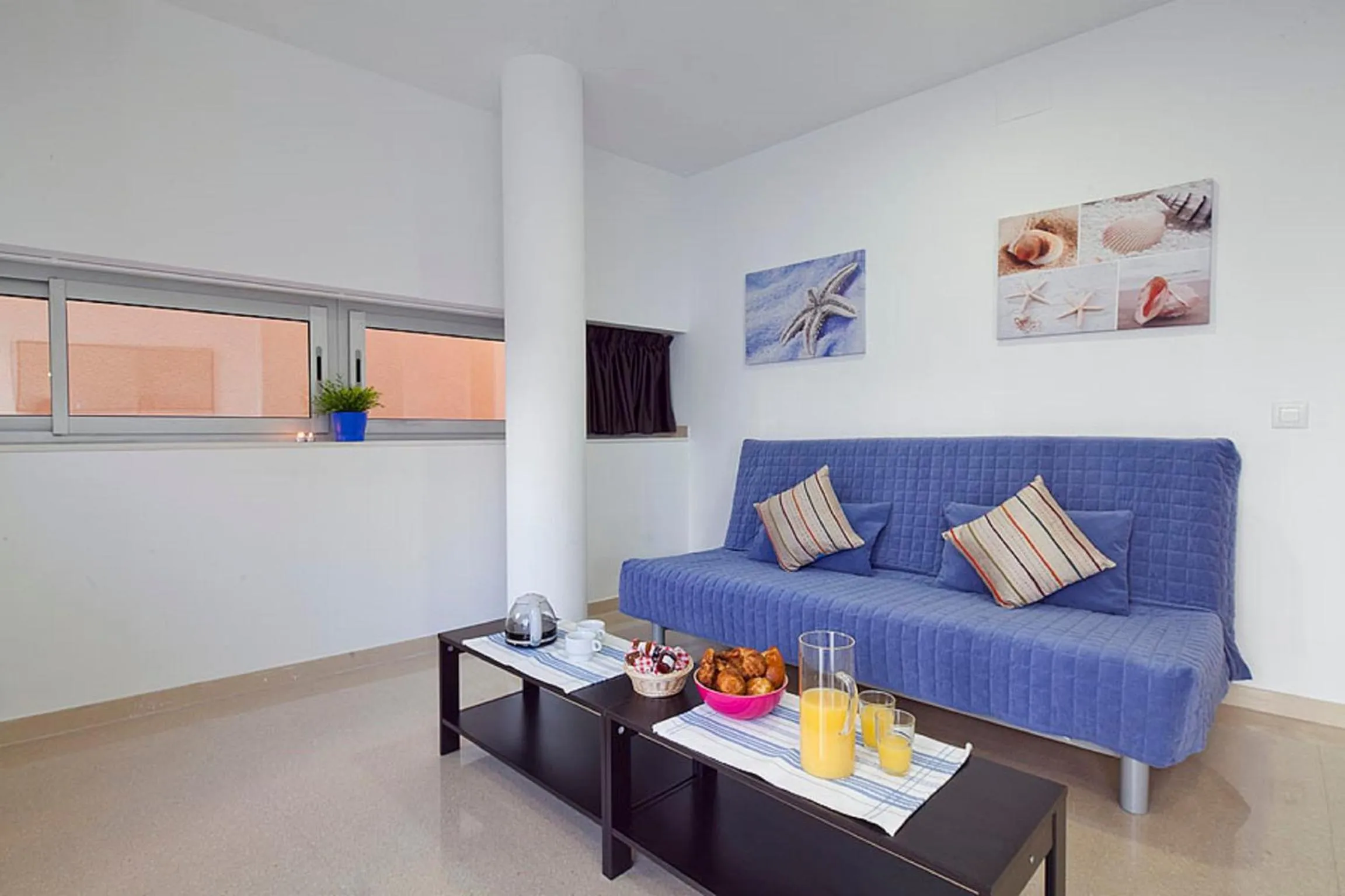 Living room in Charmsuites Nou Rambla