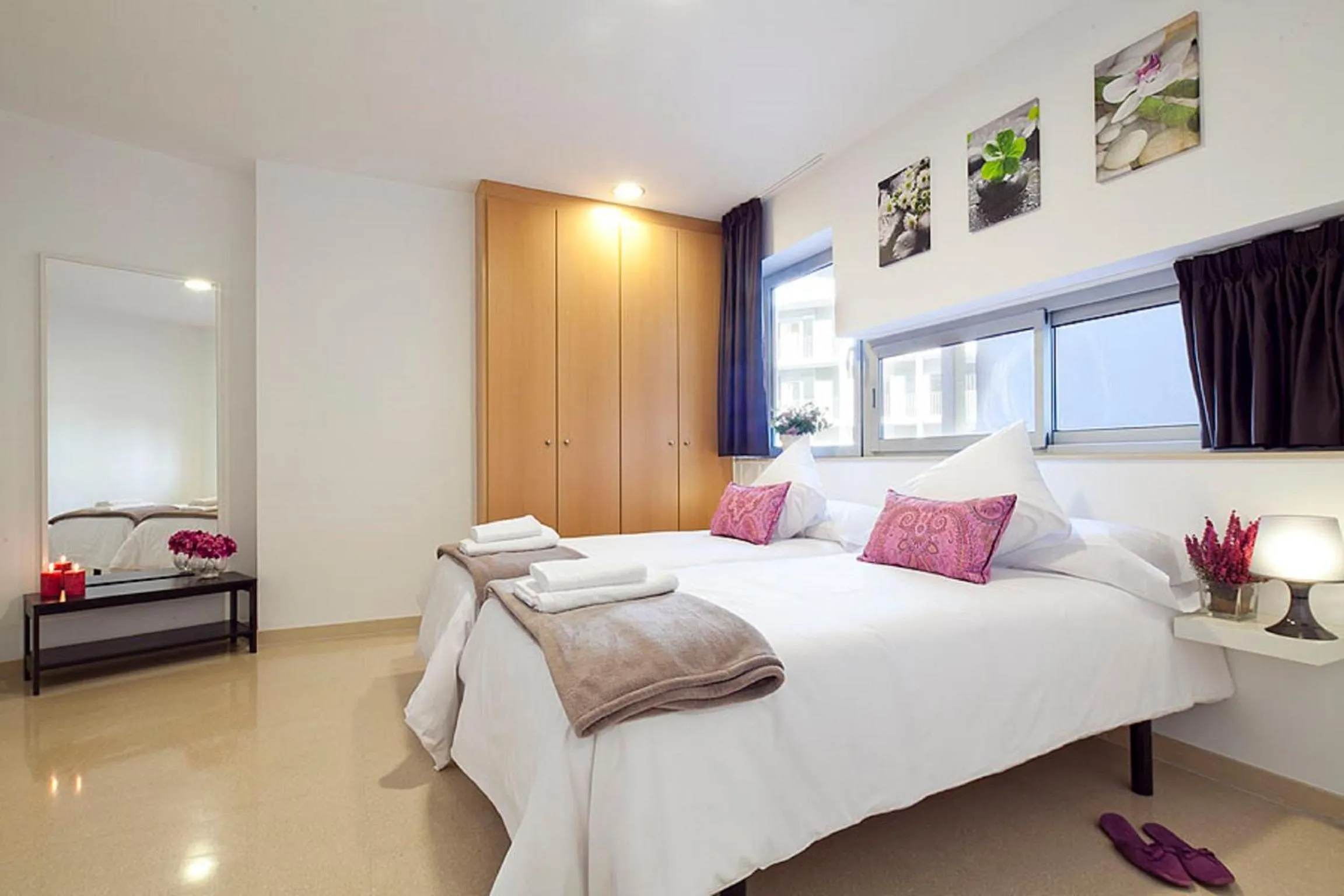 Bedroom, Bed in Charmsuites Nou Rambla
