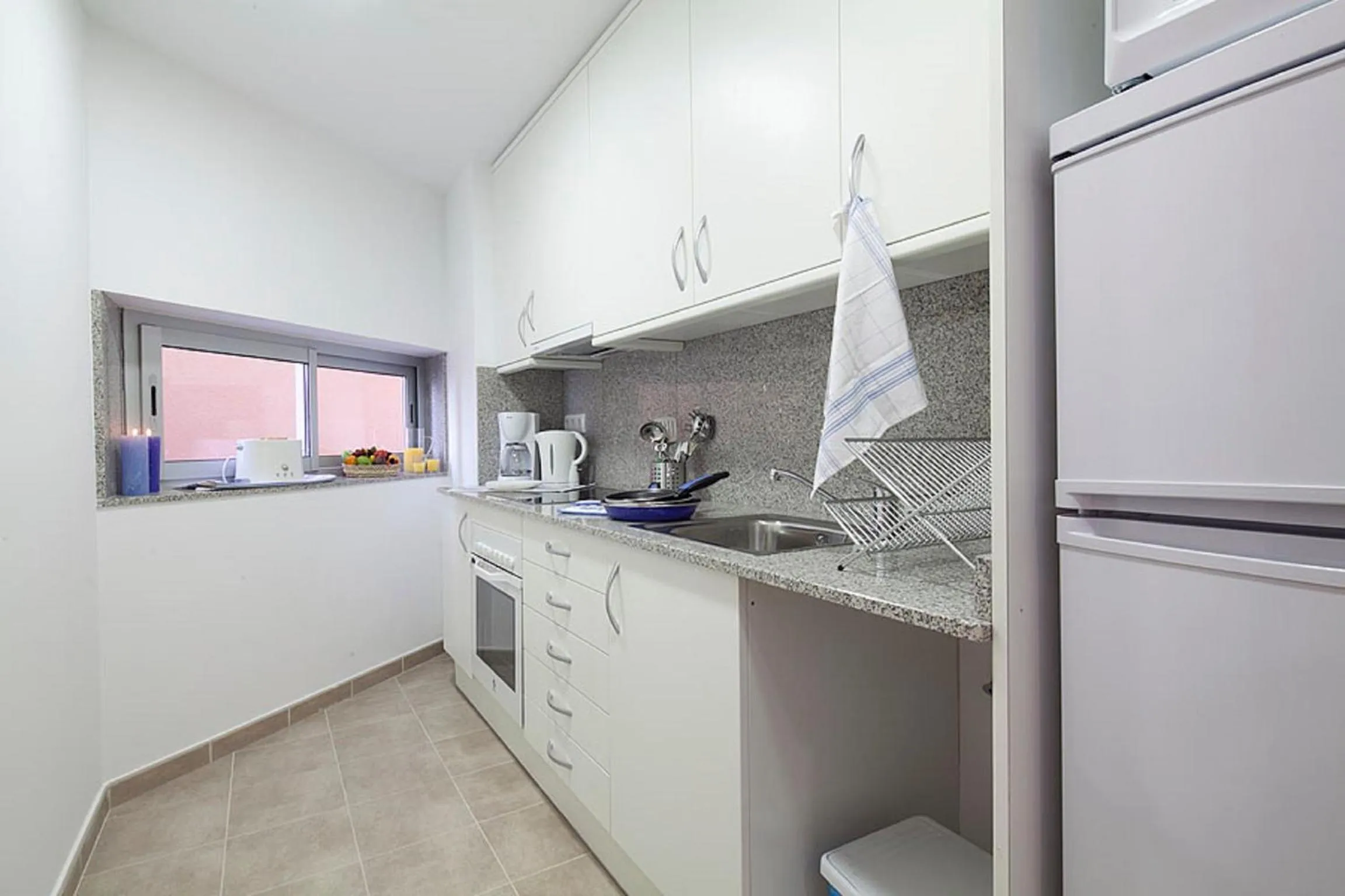 Kitchen or kitchenette in Charmsuites Nou Rambla