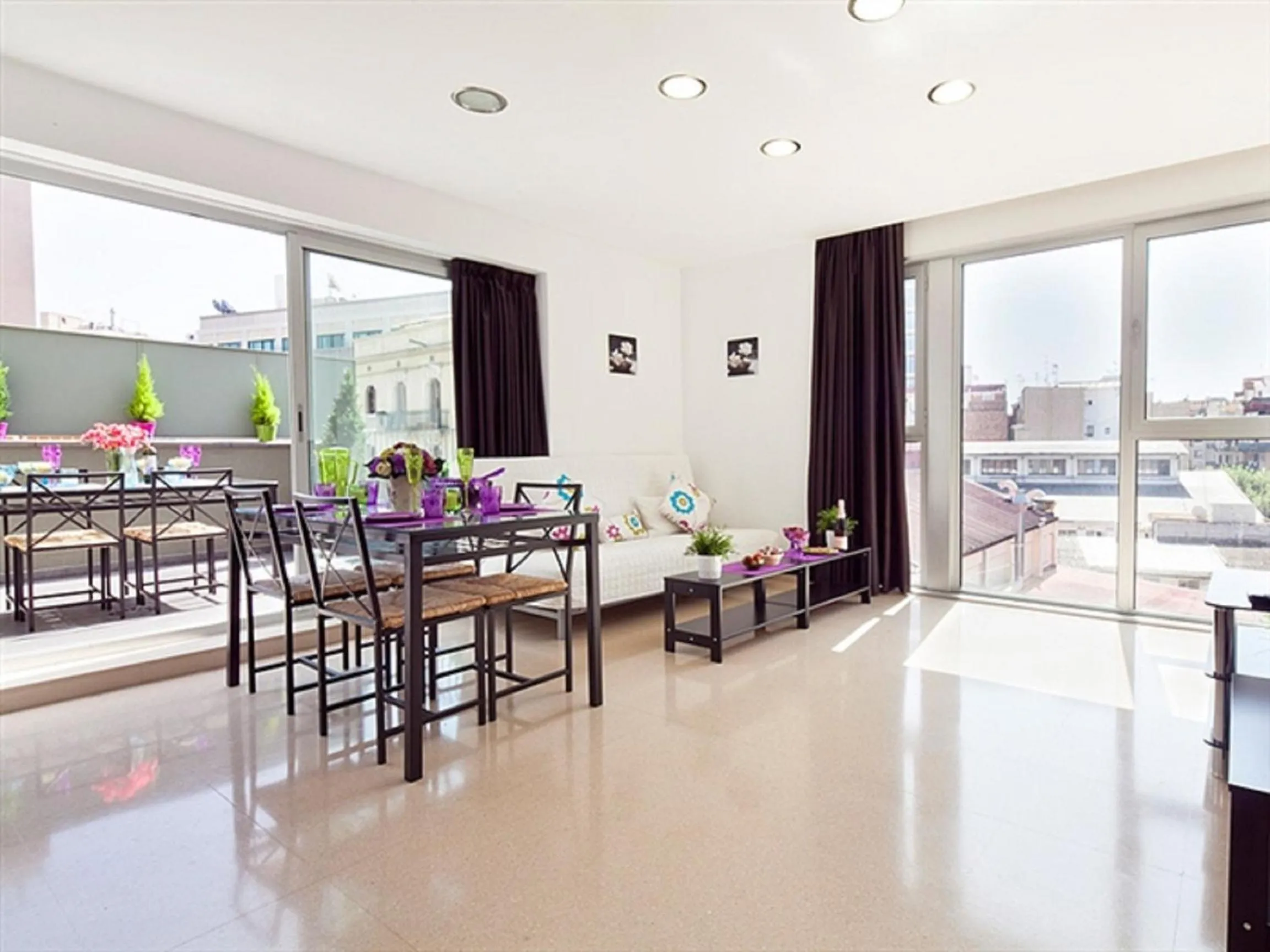 Living room in Charmsuites Nou Rambla