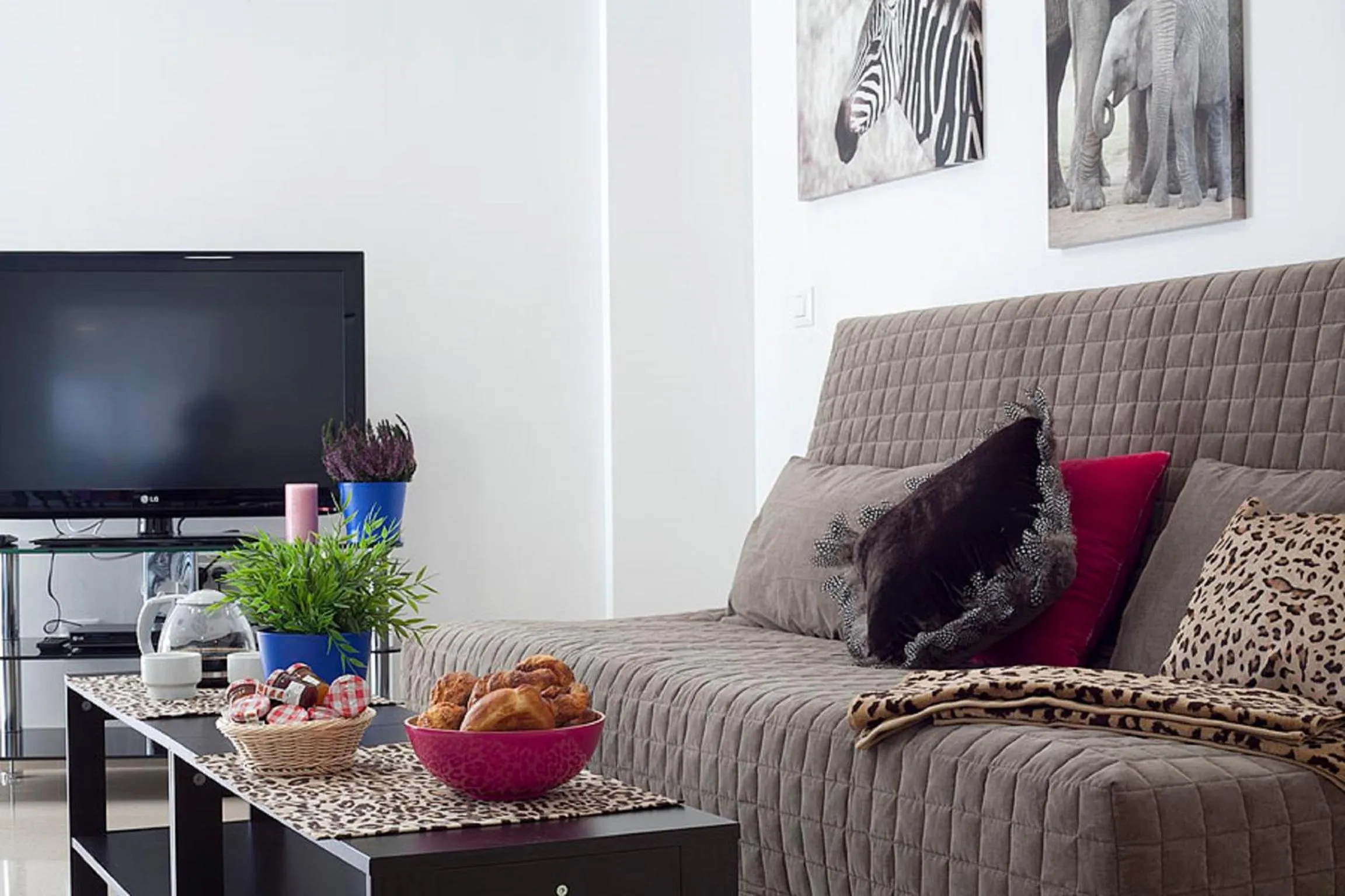 Living room in Charmsuites Nou Rambla