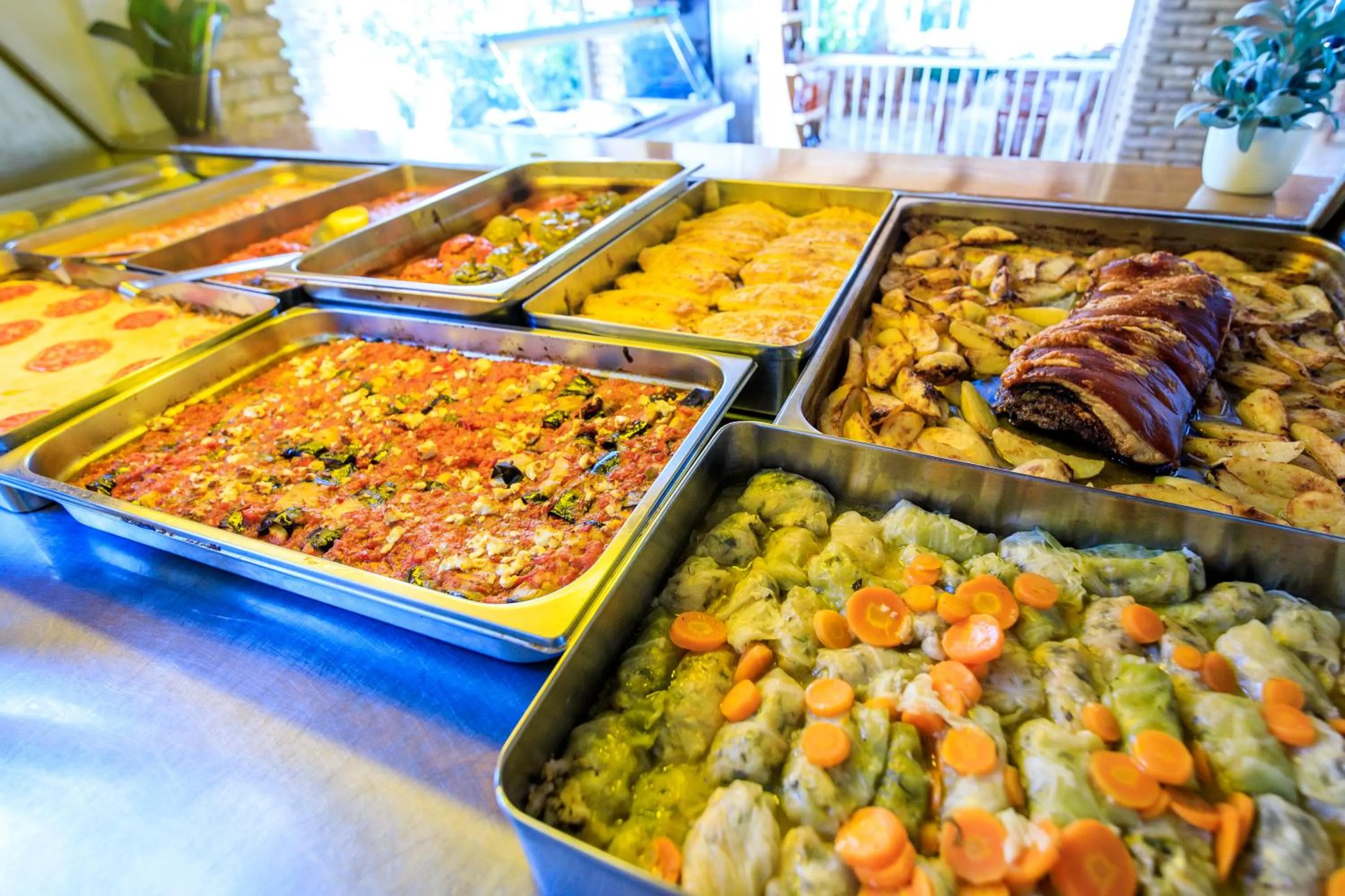 Restaurant/places to eat in Peroulia Beach Houses