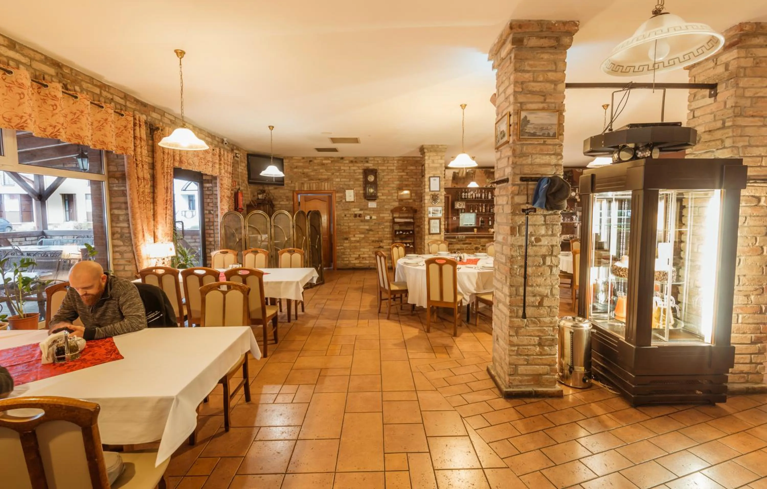 Restaurant/places to eat in Hotel Bastion