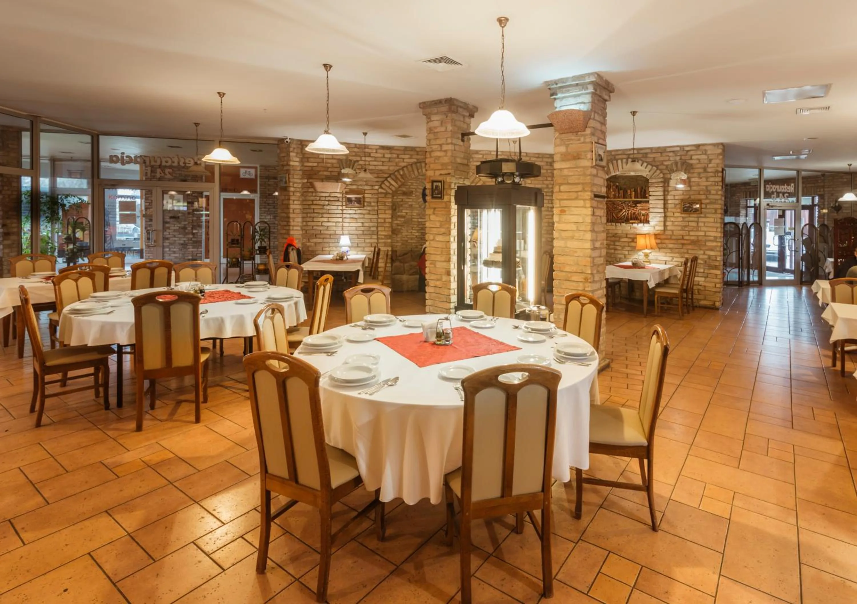 Restaurant/places to eat in Hotel Bastion