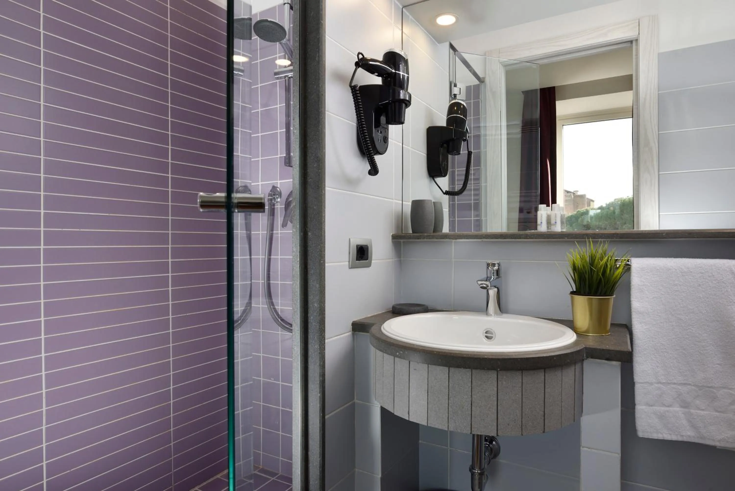 Shower in Colosseo Panorama by GHOR