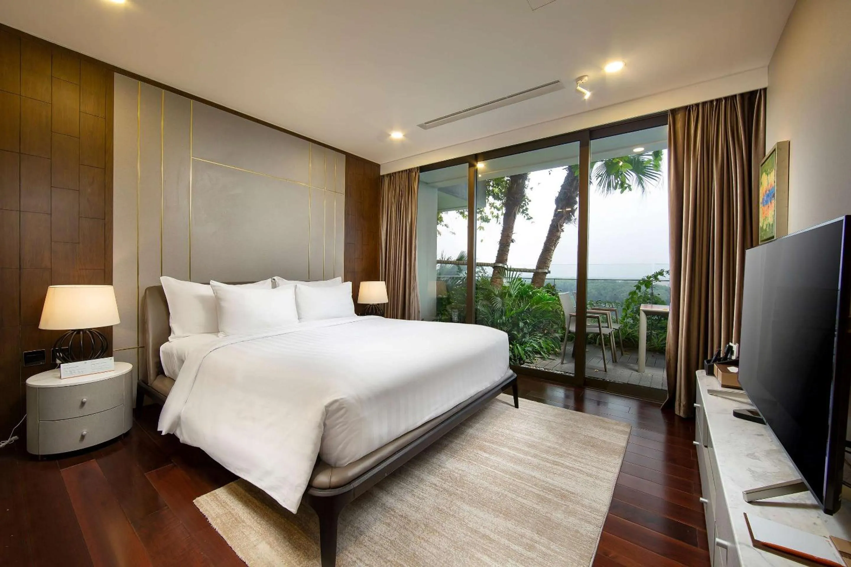 Photo of the whole room, Bed in Flamingo Resort Dai Lai