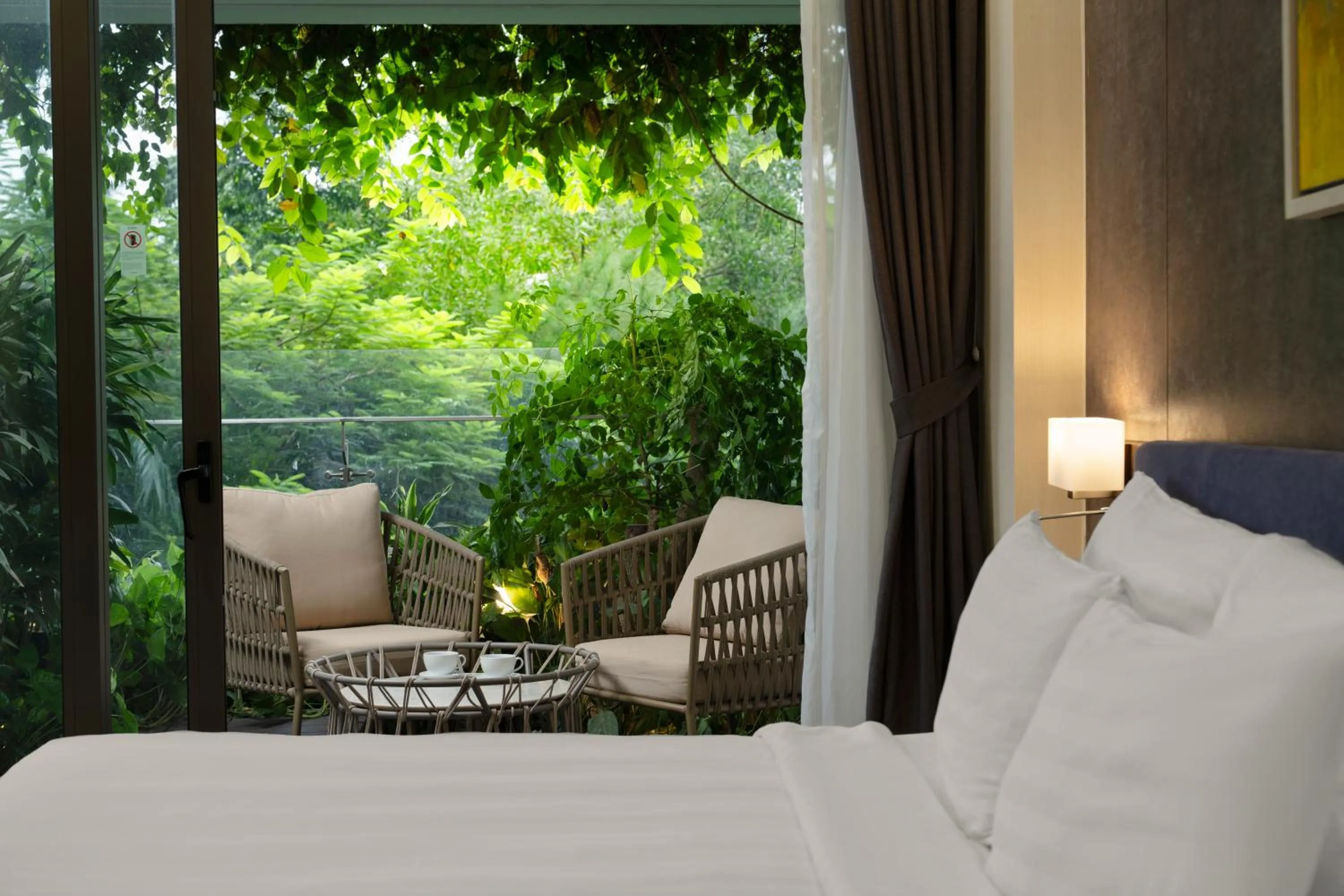 Balcony/Terrace, Bed in Flamingo Resort Dai Lai