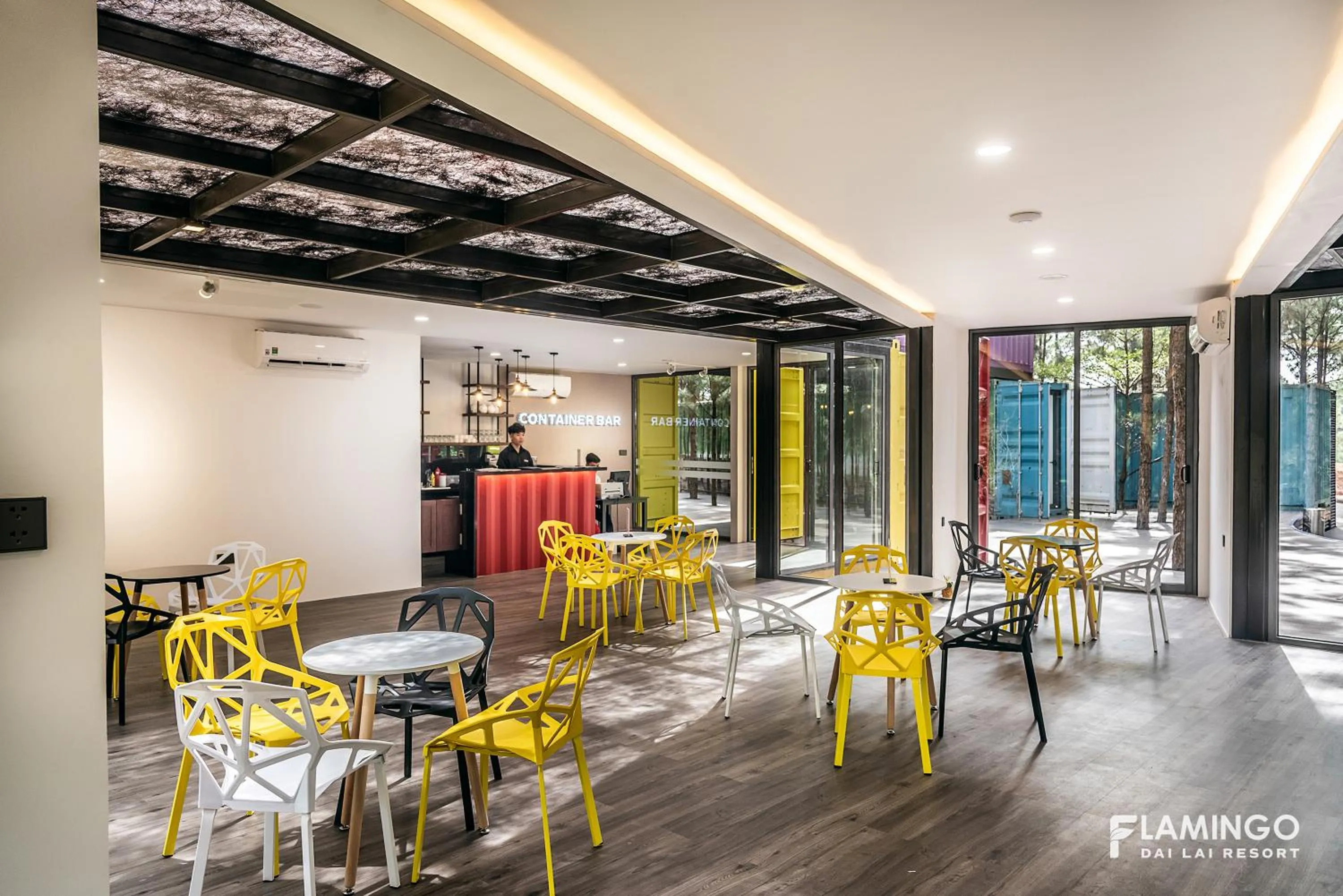 Food and drinks in Flamingo Resort Dai Lai