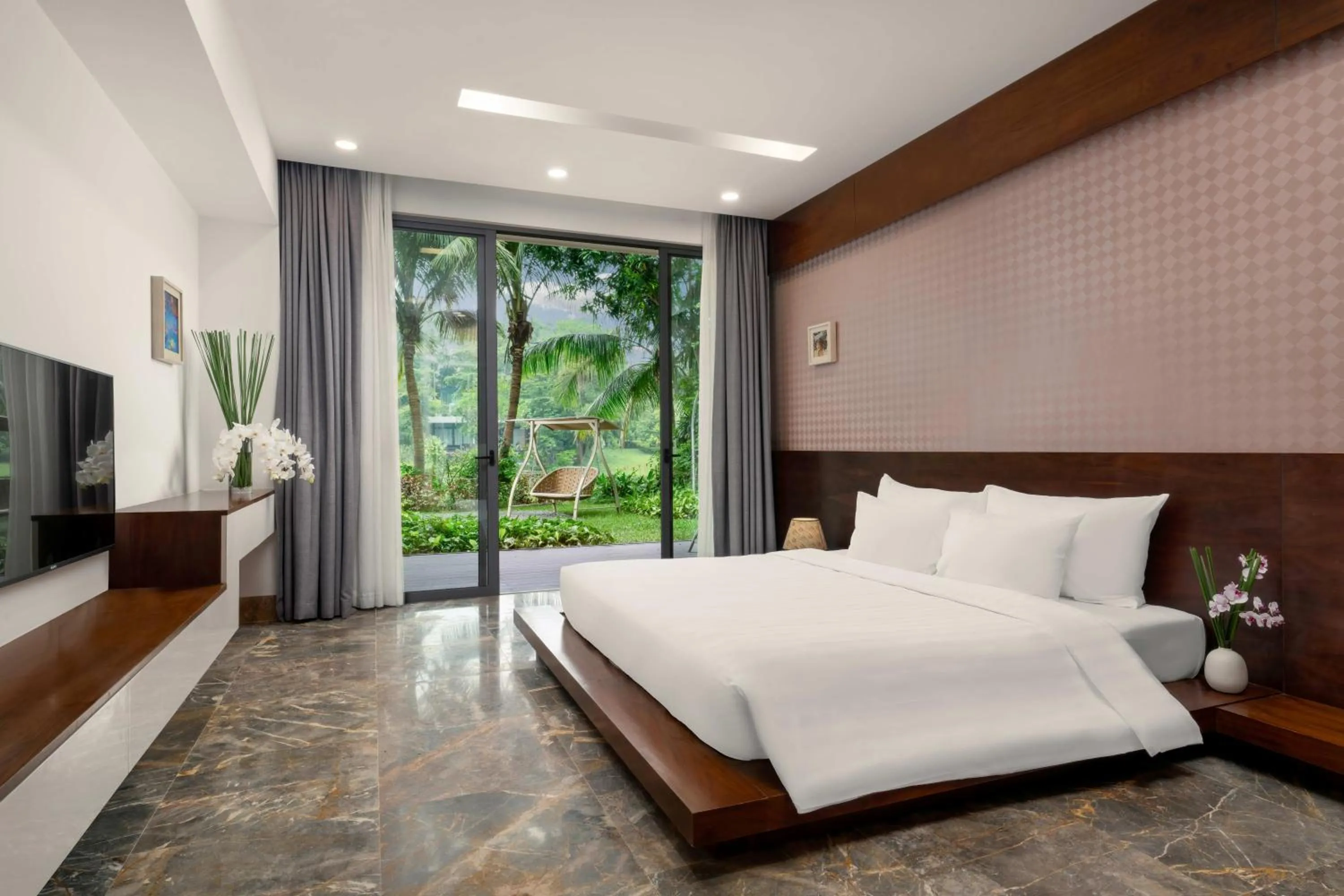 Bed in Flamingo Resort Dai Lai