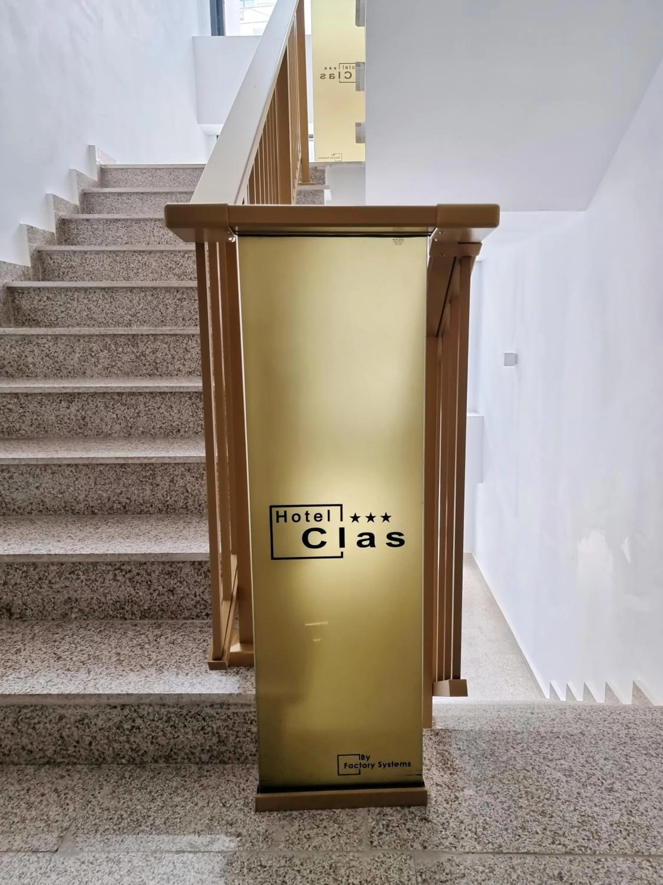 Logo/Certificate/Sign in Hotel Clas Mamaia Nord