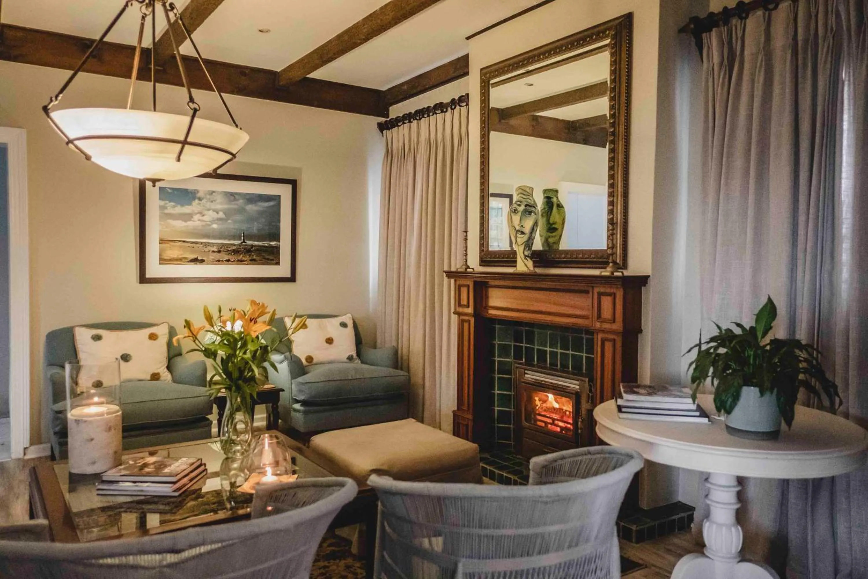 Communal lounge/ TV room in Admiralty Beach House