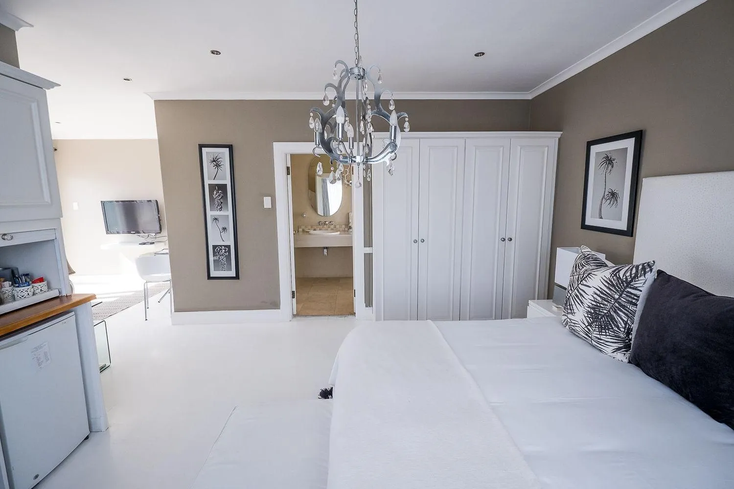 Bed in Admiralty Beach House