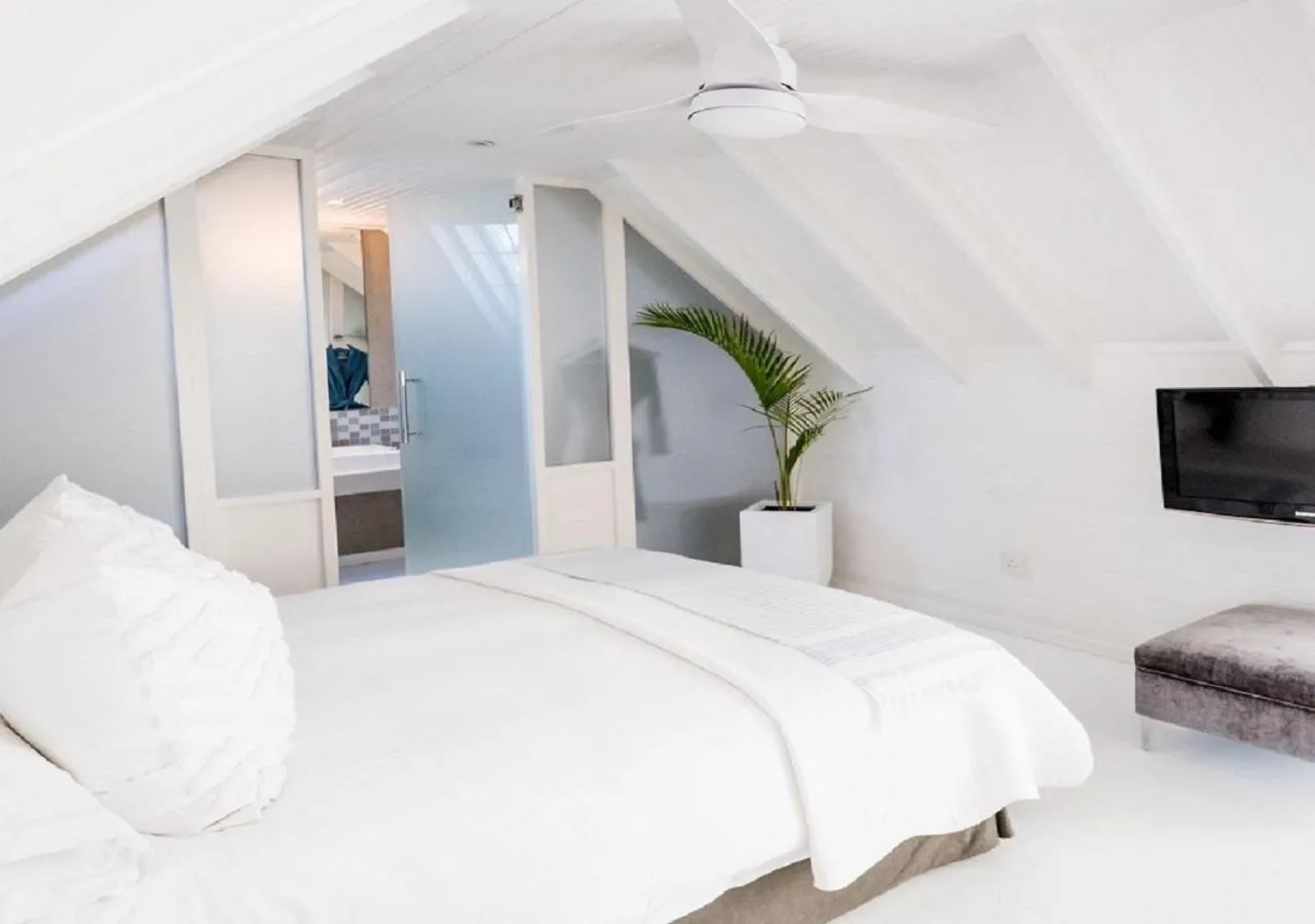 Bed in Admiralty Beach House