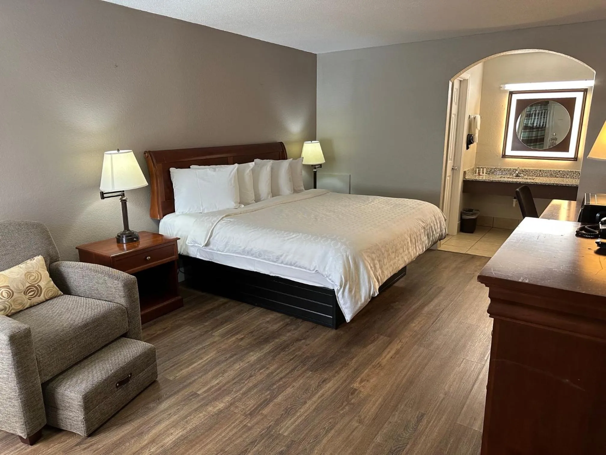 Property building, Bed in NATION'S INN of Wake County - Raleigh Crabtree