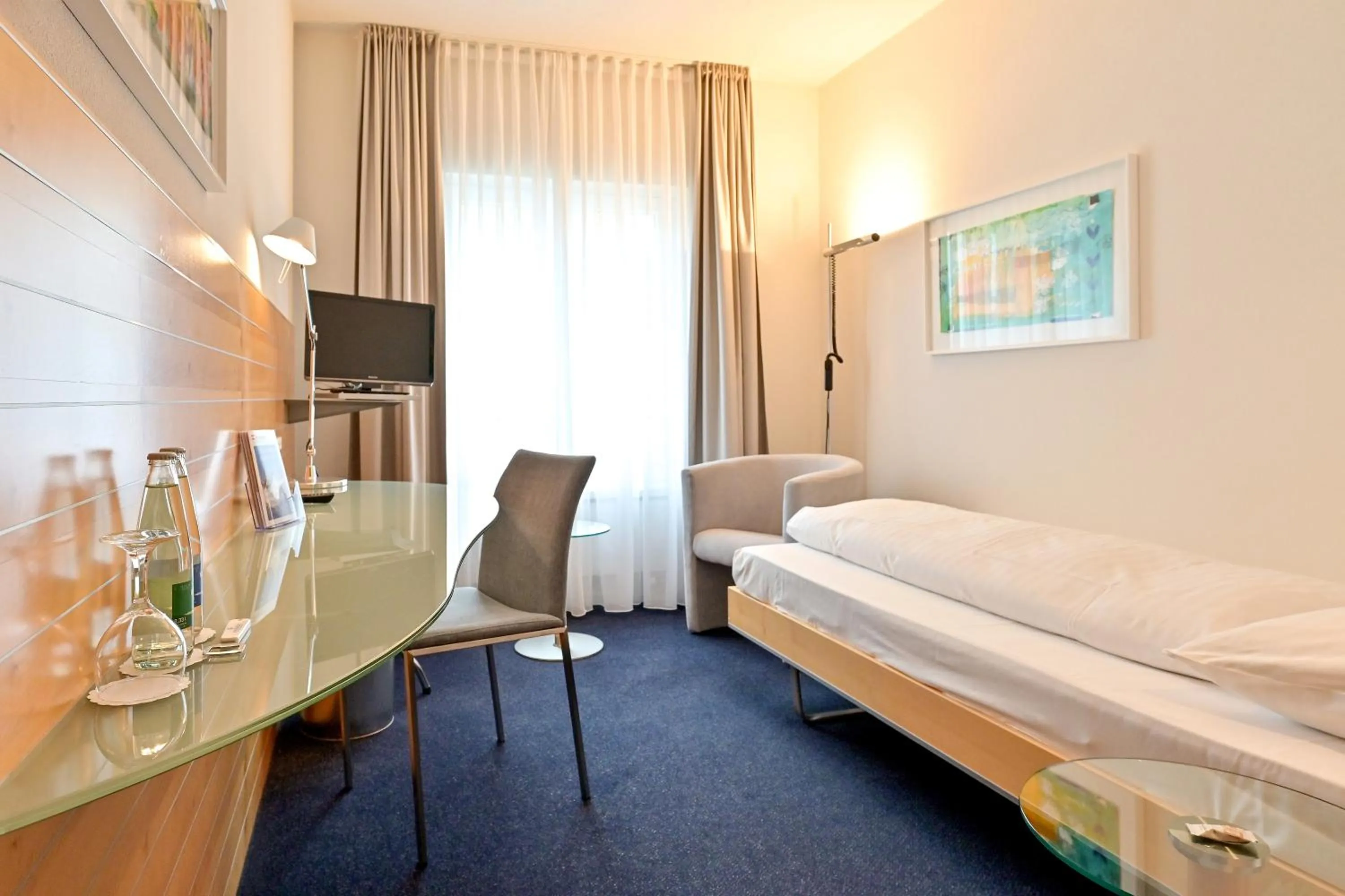 TV and multimedia, Bed in Hotel Zofingen
