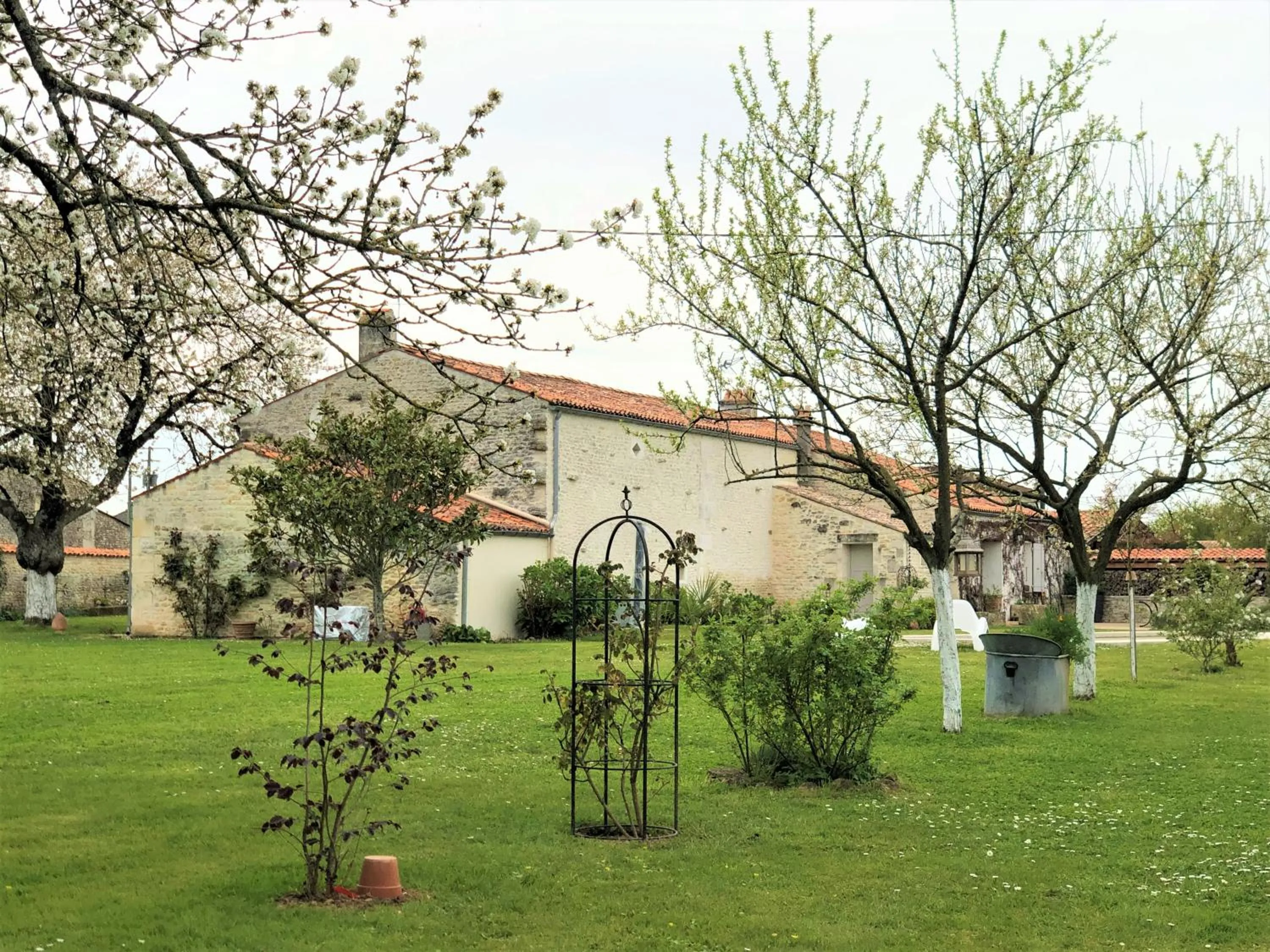 Property building in Du Côté de l'Ombrière