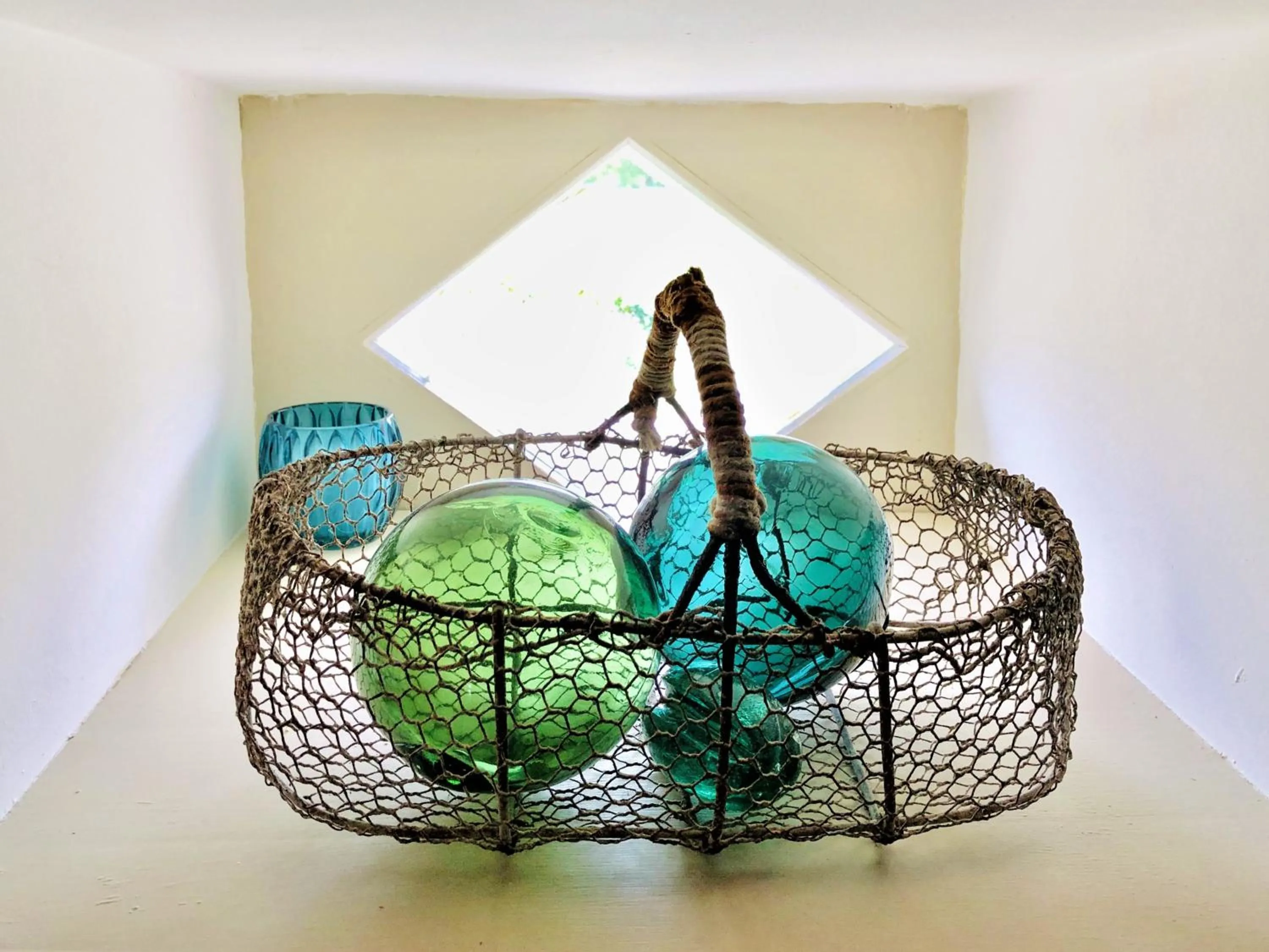 Decorative detail in Du Côté de l'Ombrière