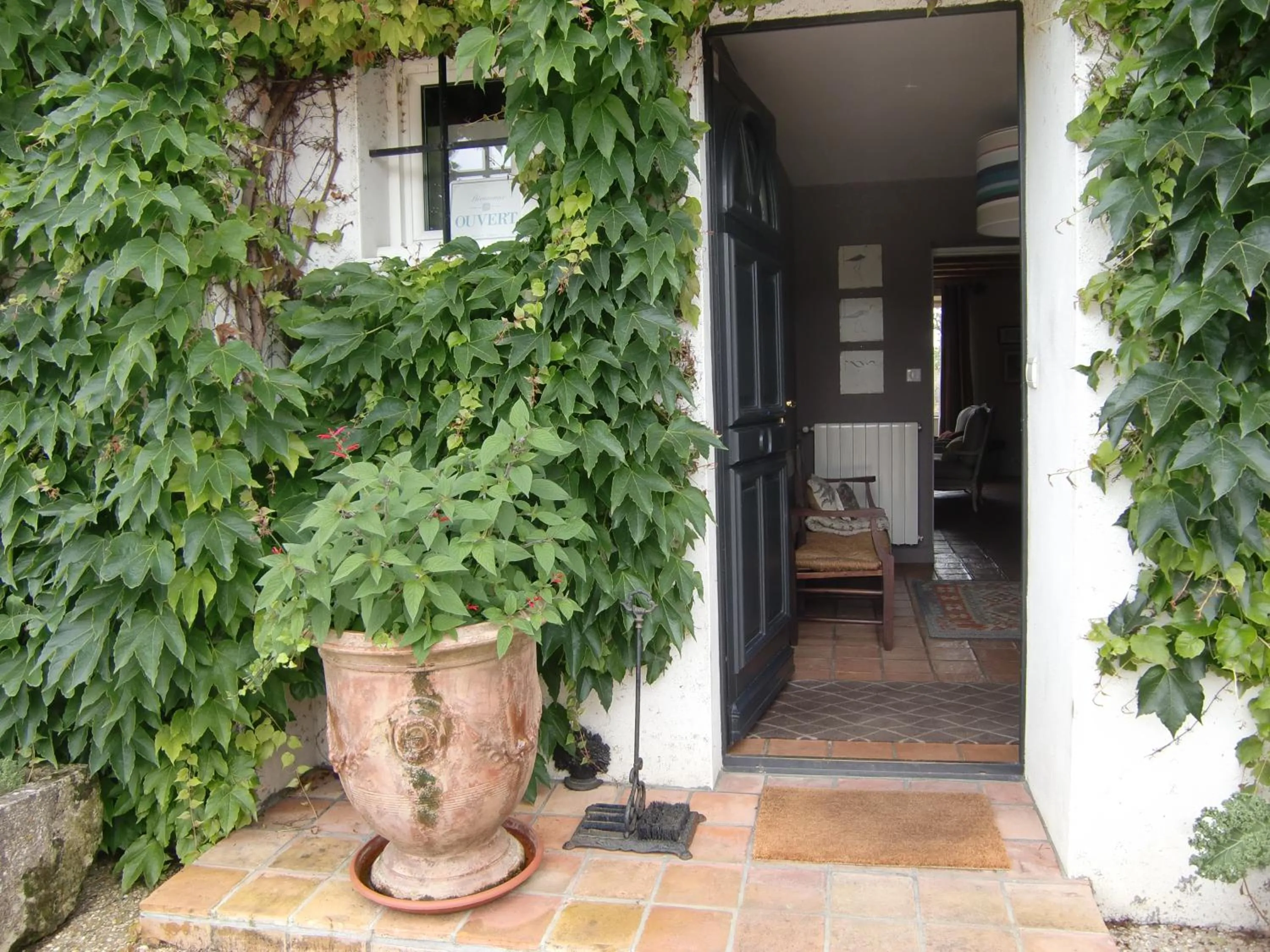 Facade/entrance in Du Côté de l'Ombrière