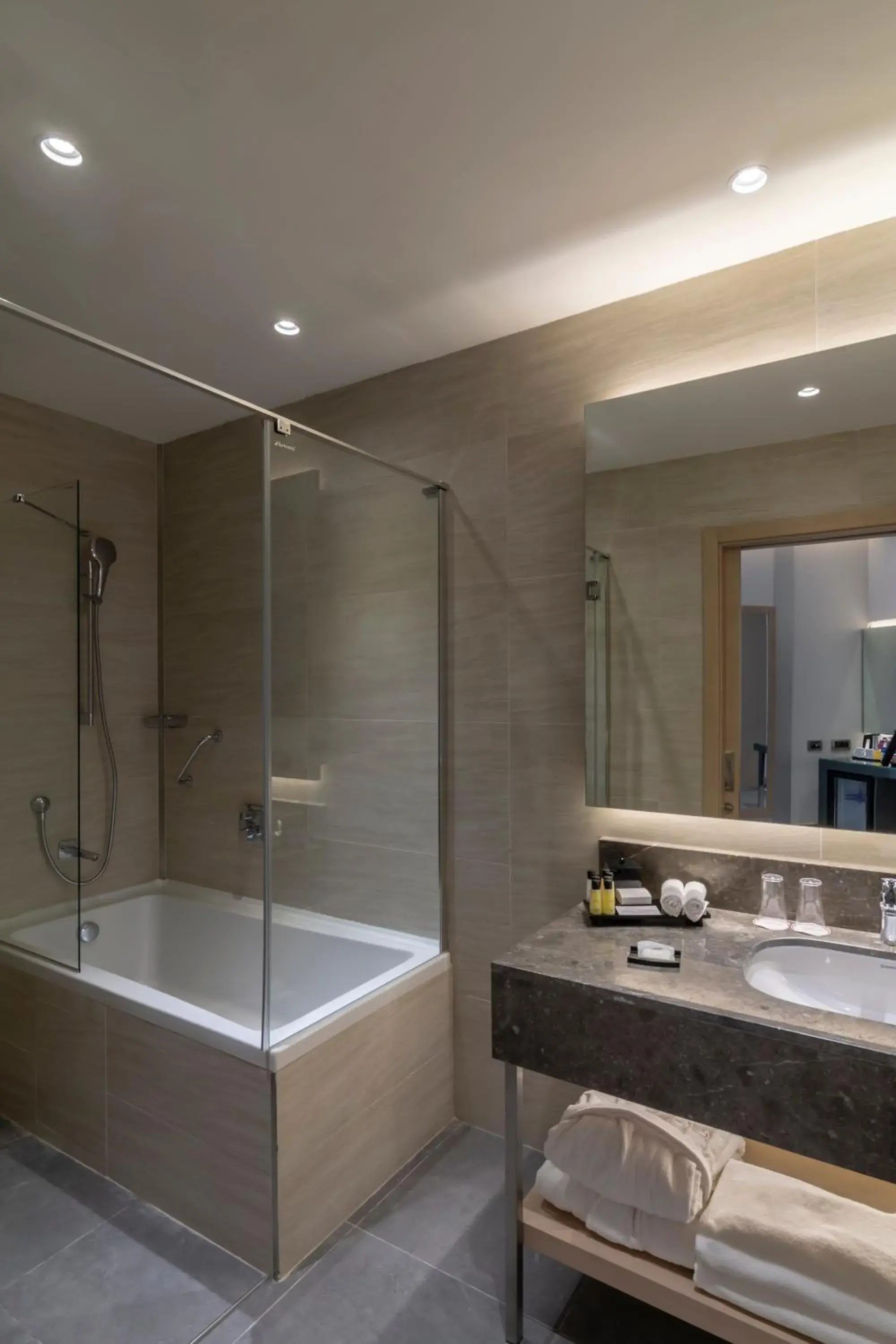 Standard Twin Room - Smoking in Crowne Plaza Cappadocia - Nevsehir, an IHG Hotel Standard Twin Room - Smoking in Crowne Plaza Cappadocia - Nevsehir, an IHG Hotel