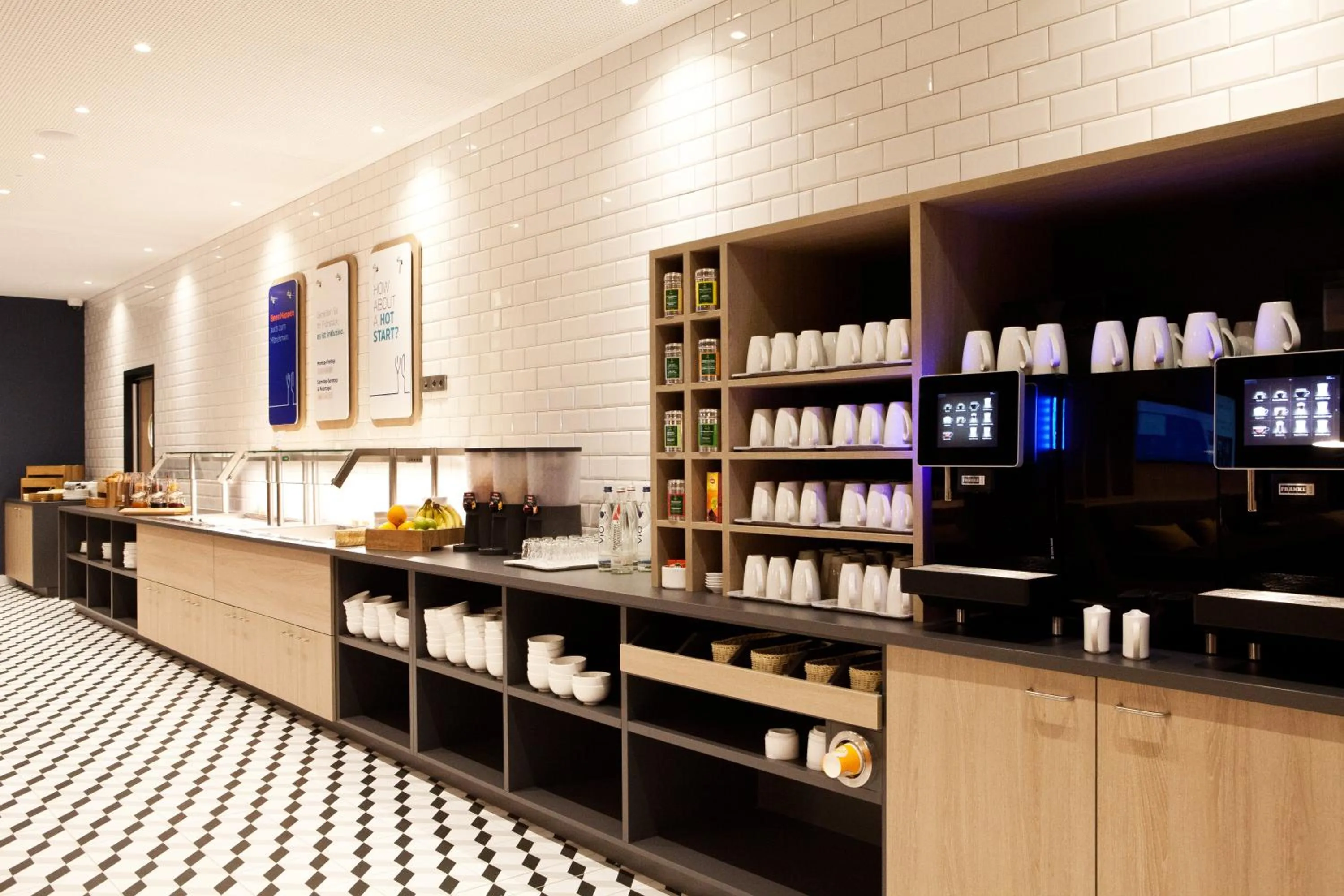 Restaurant/places to eat in Holiday Inn Express Frankfurt Airport - Raunheim by IHG