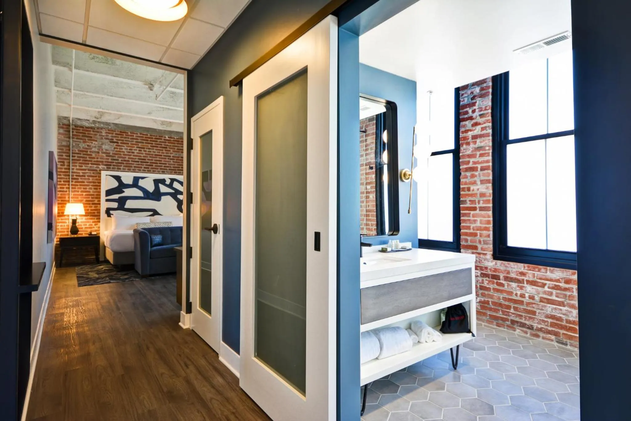 Photo of the whole room, Bed in Hotel Indigo Kansas City - The Crossroads by IHG