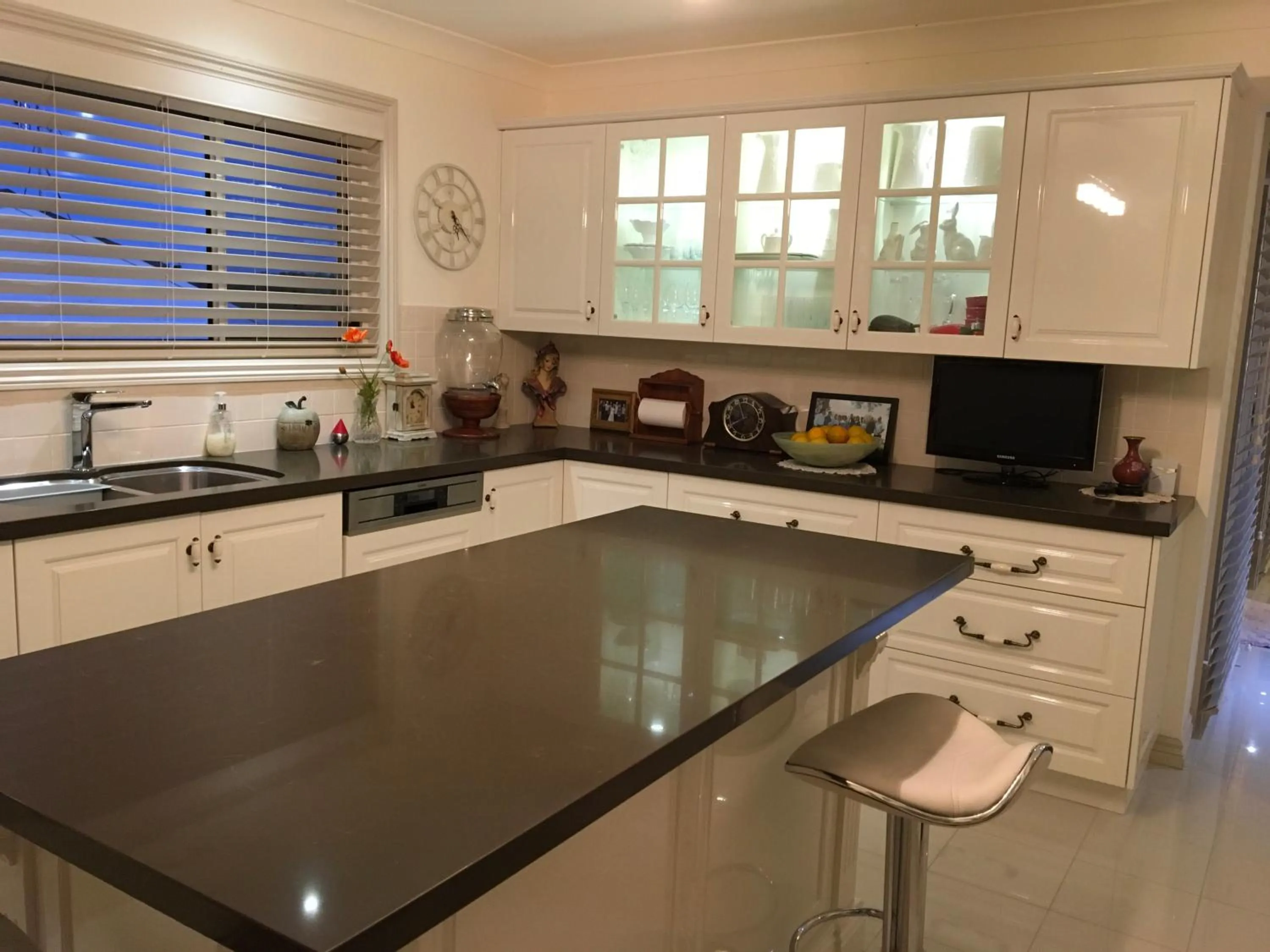 Communal kitchen in Bed and Breakfast