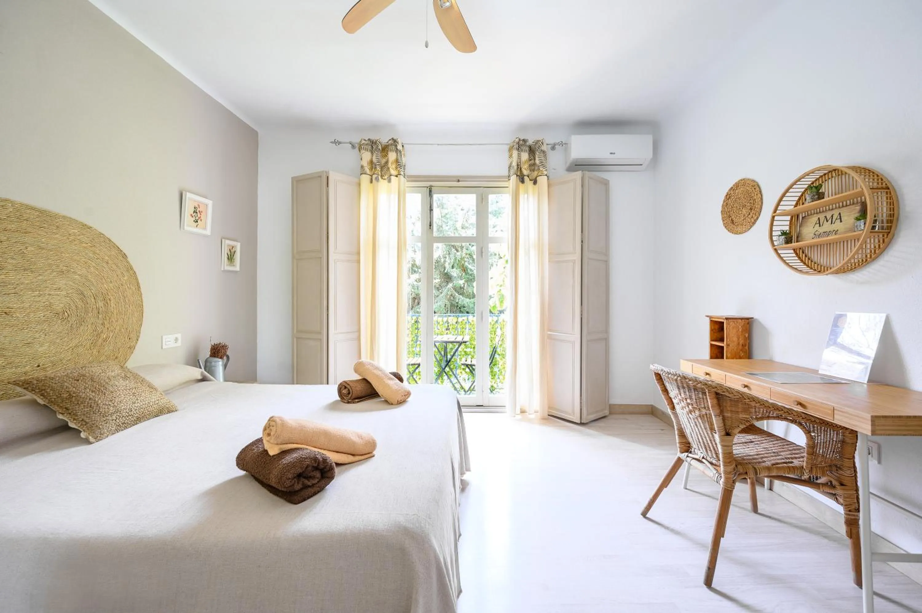 Bed in Blue Castle GuestHouse