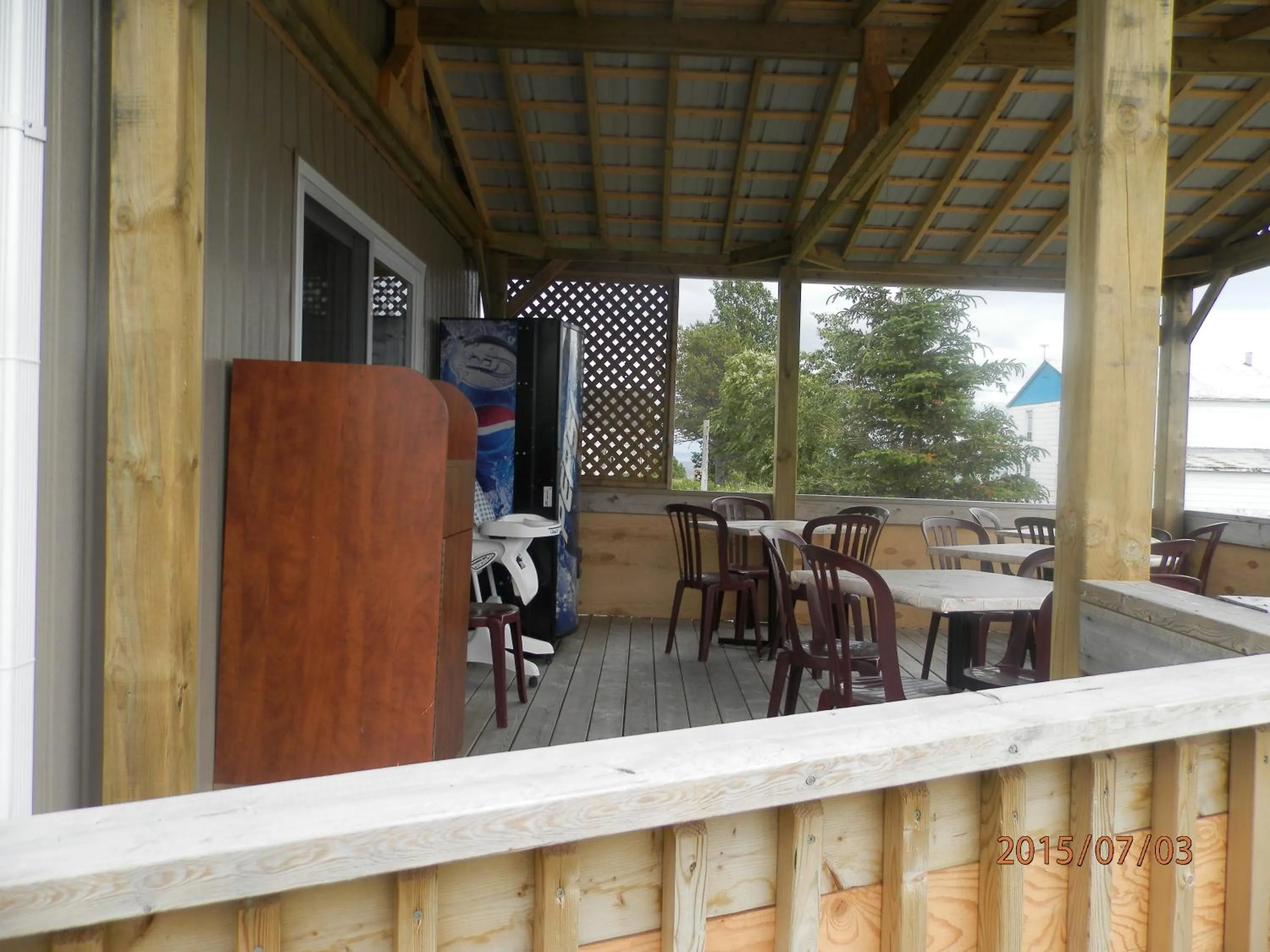 Patio in Motel la Maison de Travers
