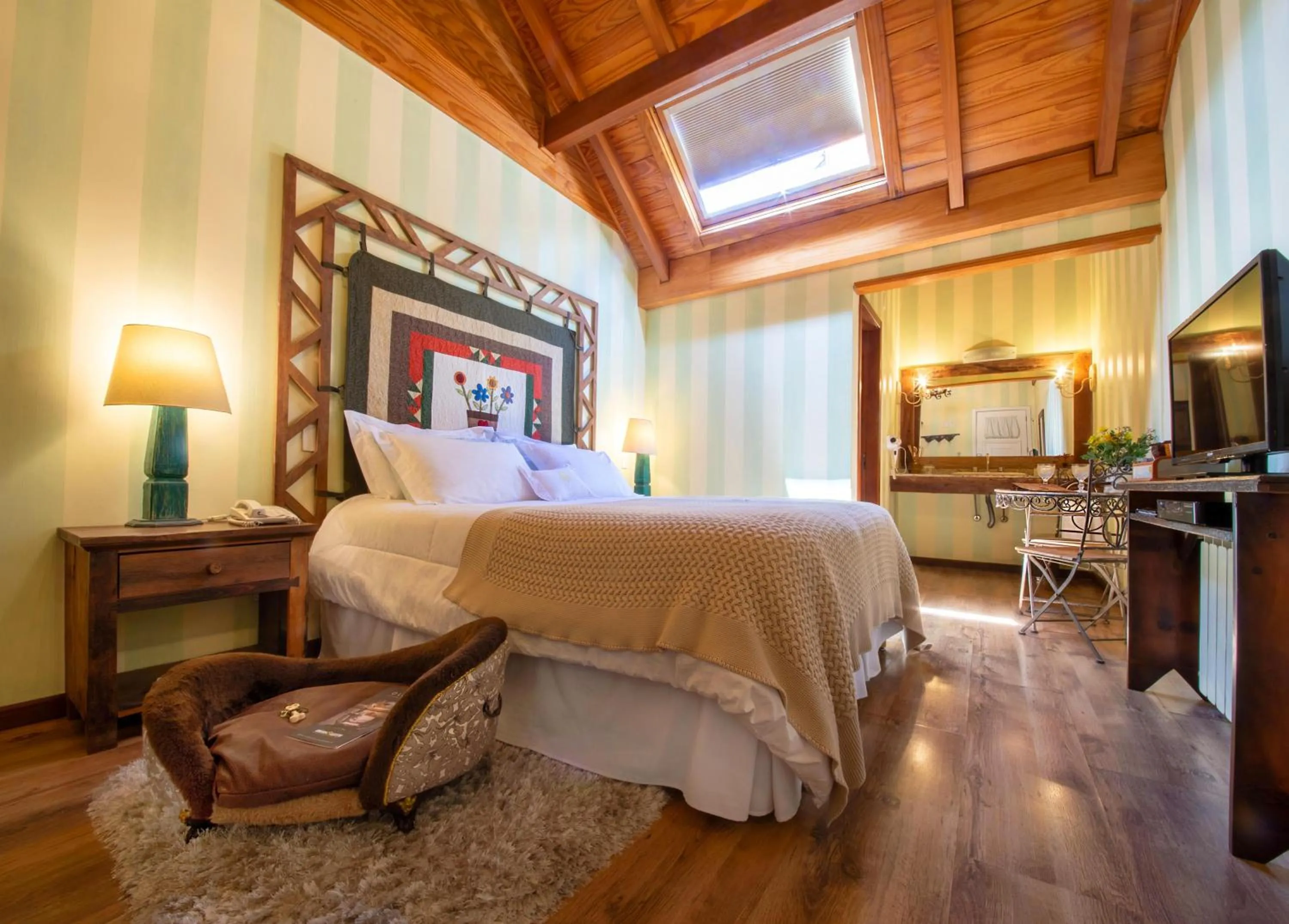 Bedroom, Bed in Petit Casa da Montanha